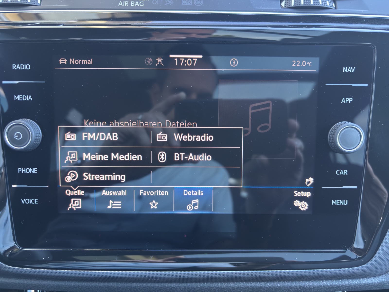 VW Touran 1.5 TSI EVO R-Line Highline DSG mit AHK, 7 Sitzen & Panorama-Ausstell-/Schiebedach-image-21