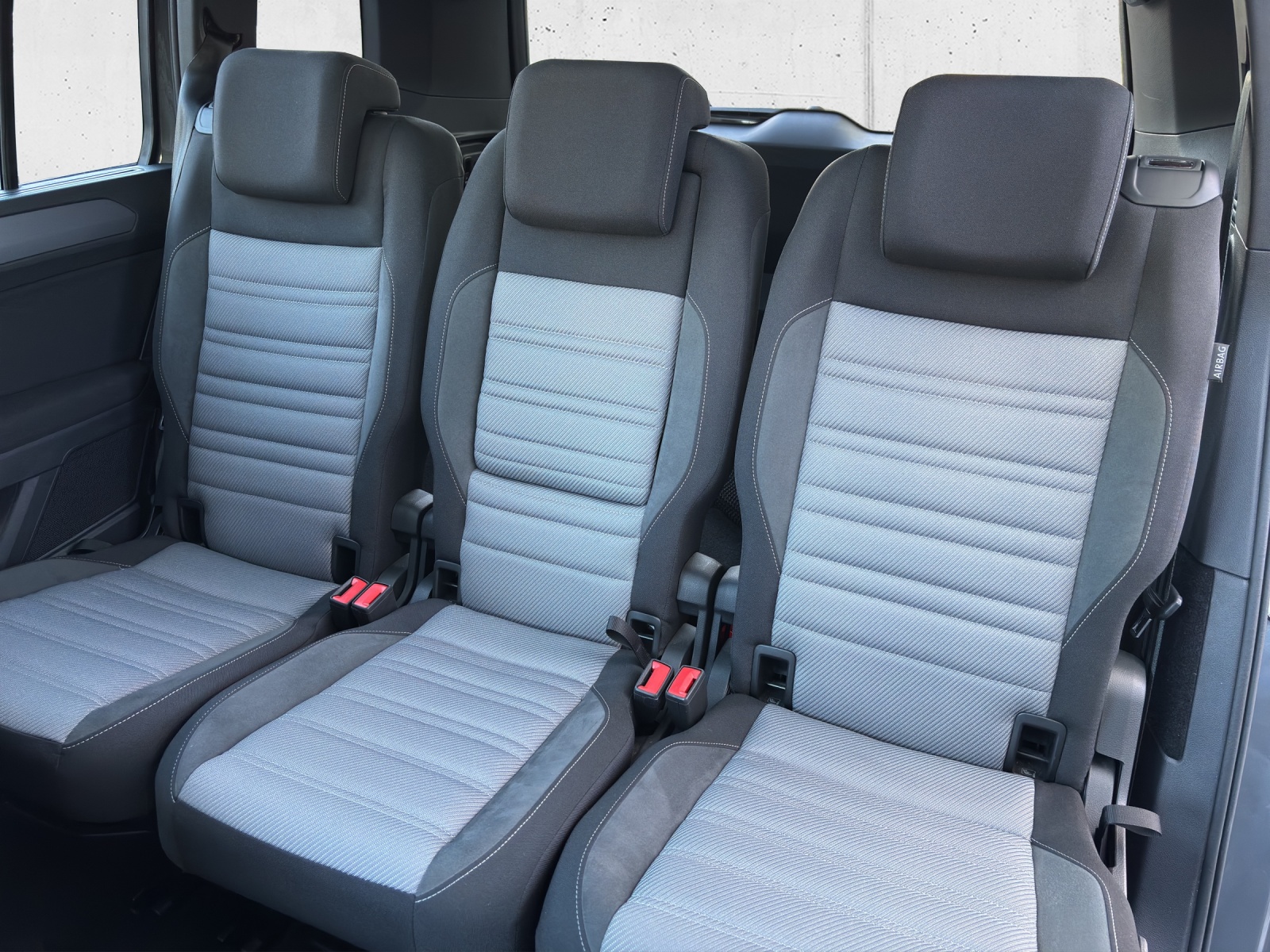 VW Touran 1.5 TSI EVO R-Line Highline DSG mit AHK, 7 Sitzen & Panorama-Ausstell-/Schiebedach-image-28