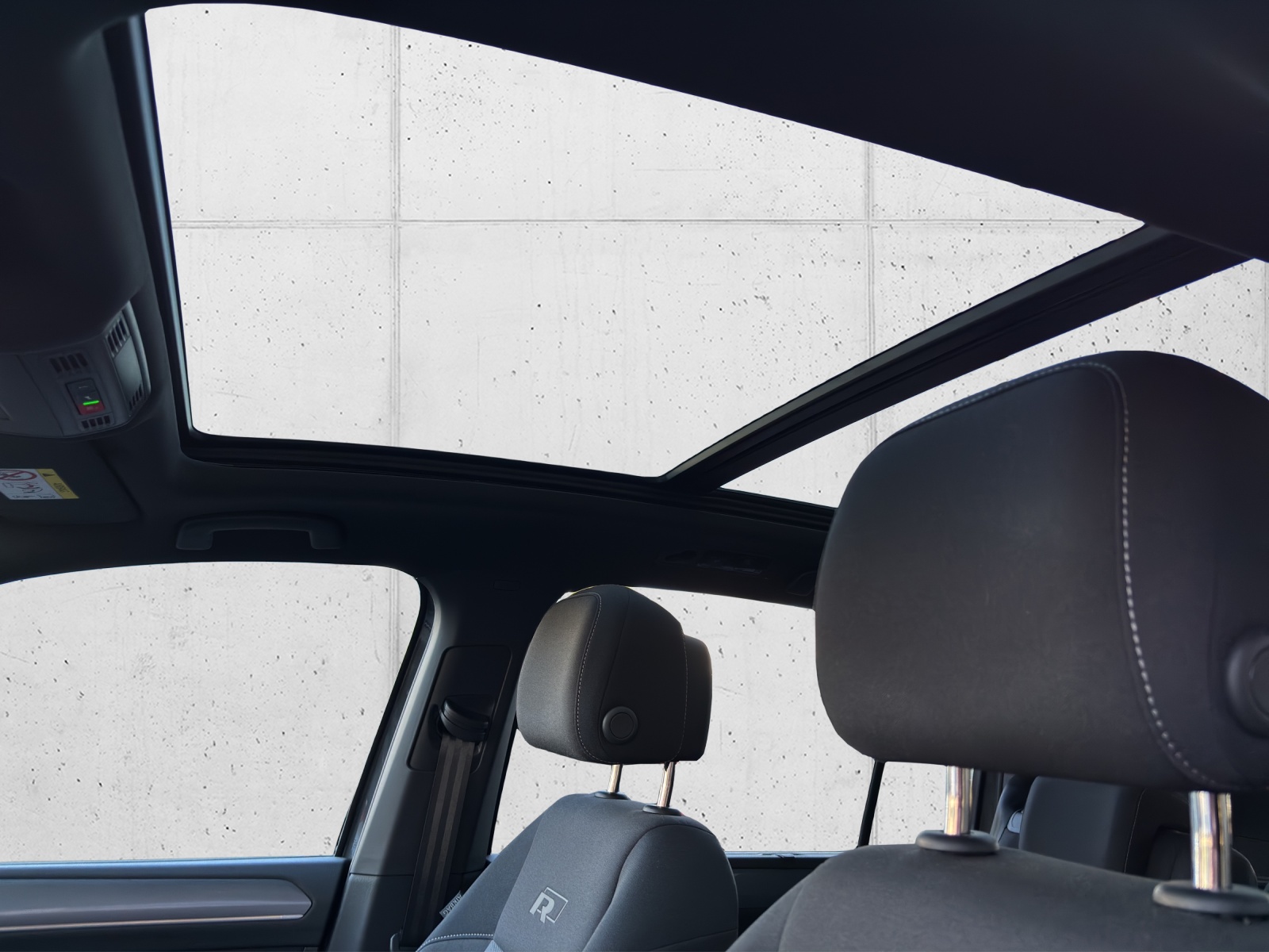 VW Touran 1.5 TSI EVO R-Line Highline DSG mit AHK, 7 Sitzen & Panorama-Ausstell-/Schiebedach-image-26