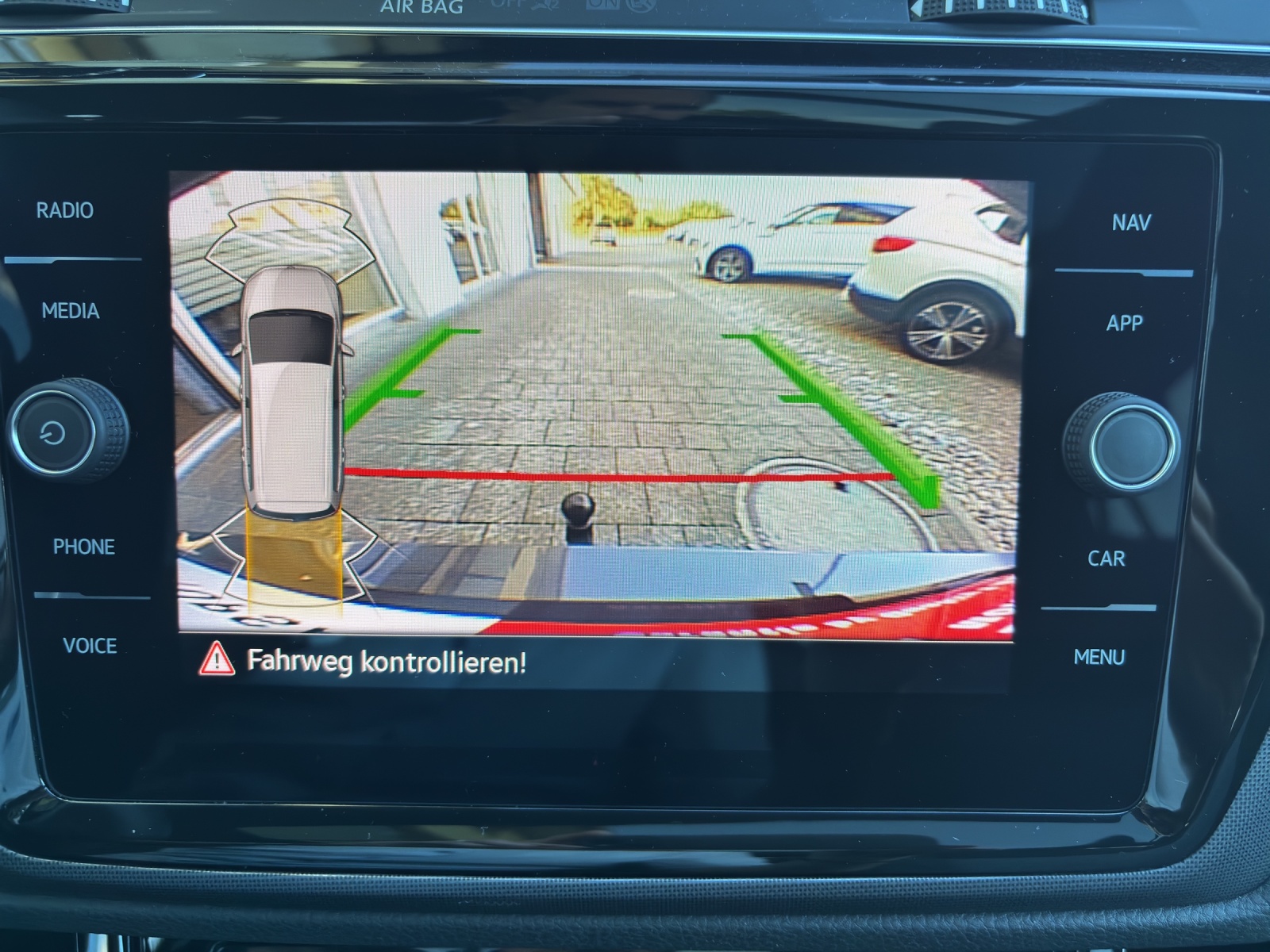 VW Touran 1.5 TSI EVO R-Line Highline DSG mit AHK, 7 Sitzen & Panorama-Ausstell-/Schiebedach-image-25