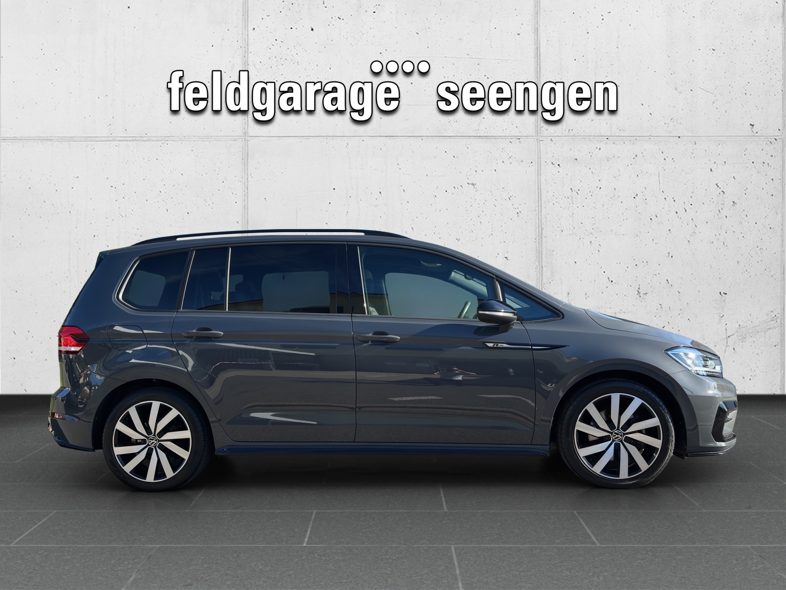 VW Touran 1.5 TSI EVO R-Line Highline DSG mit AHK, 7 Sitzen & Panorama-Ausstell-/Schiebedach-image-3