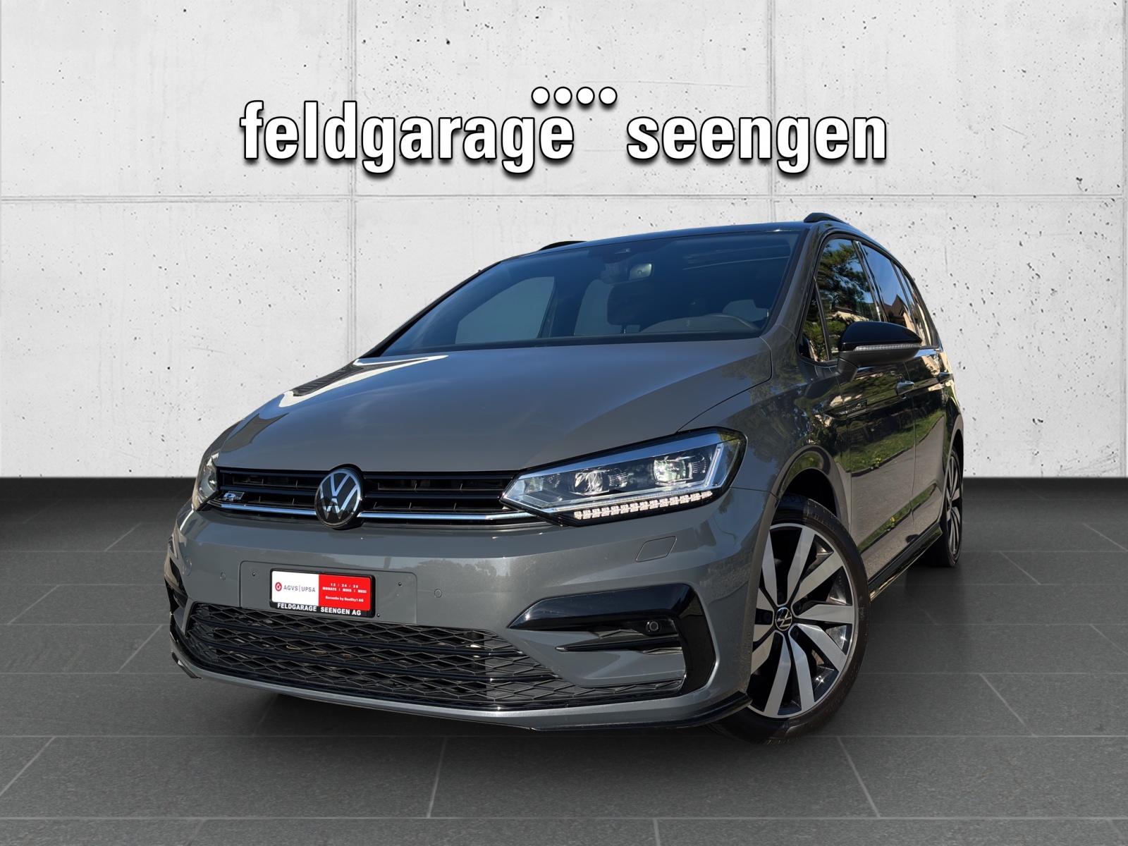 VW Touran 1.5 TSI EVO R-Line Highline DSG mit AHK, 7 Sitzen & Panorama-Ausstell-/Schiebedach-image-0