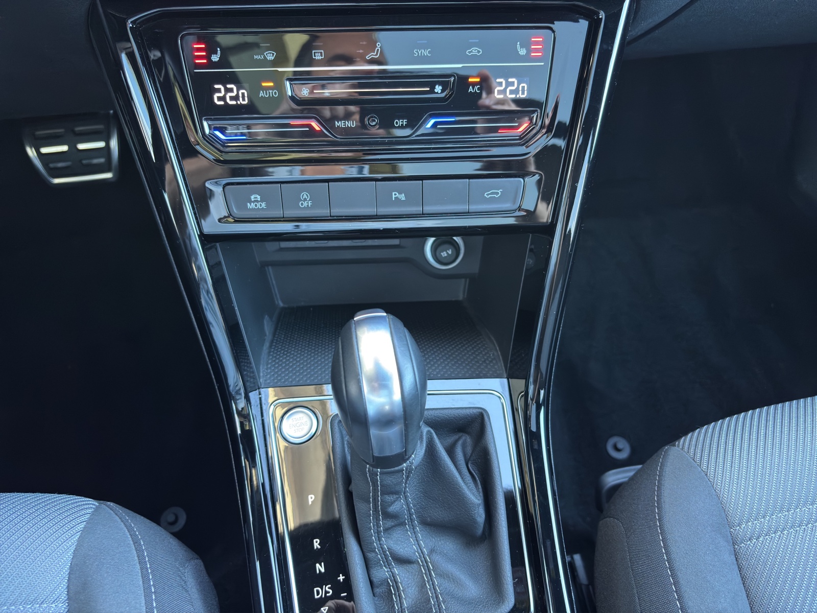 VW Touran 1.5 TSI EVO R-Line Highline DSG mit AHK, 7 Sitzen & Panorama-Ausstell-/Schiebedach-image-17