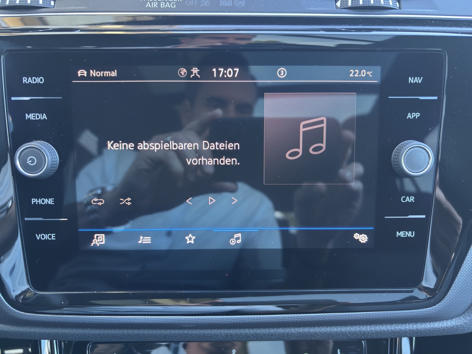 VW Touran 1.5 TSI EVO R-Line Highline DSG mit AHK, 7 Sitzen & Panorama-Ausstell-/Schiebedach-image-20