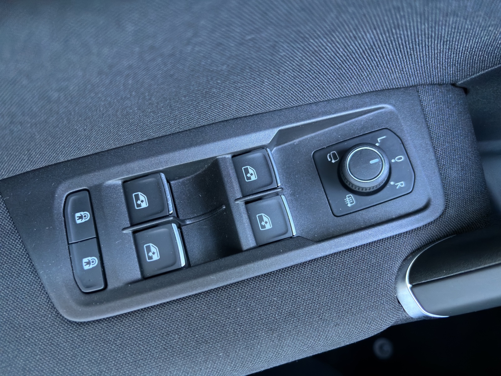 VW Touran 1.5 TSI EVO R-Line Highline DSG mit AHK, 7 Sitzen & Panorama-Ausstell-/Schiebedach-image-30