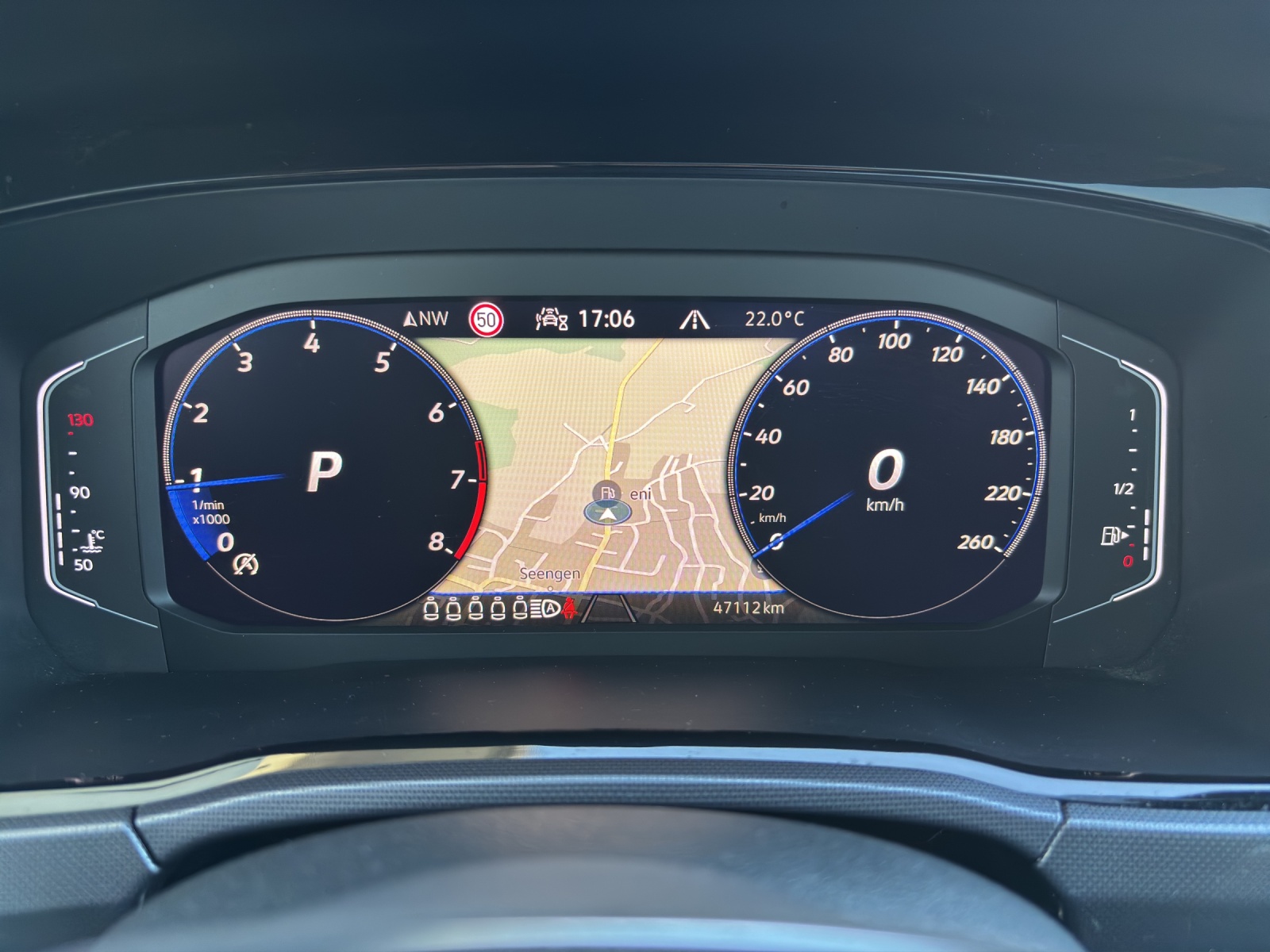 VW Touran 1.5 TSI EVO R-Line Highline DSG mit AHK, 7 Sitzen & Panorama-Ausstell-/Schiebedach-image-15