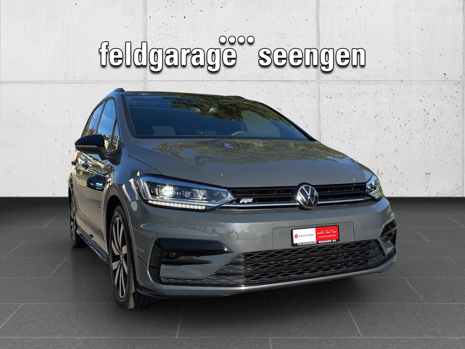 VW Touran 1.5 TSI EVO R-Line Highline DSG mit AHK, 7 Sitzen & Panorama-Ausstell-/Schiebedach-image-2