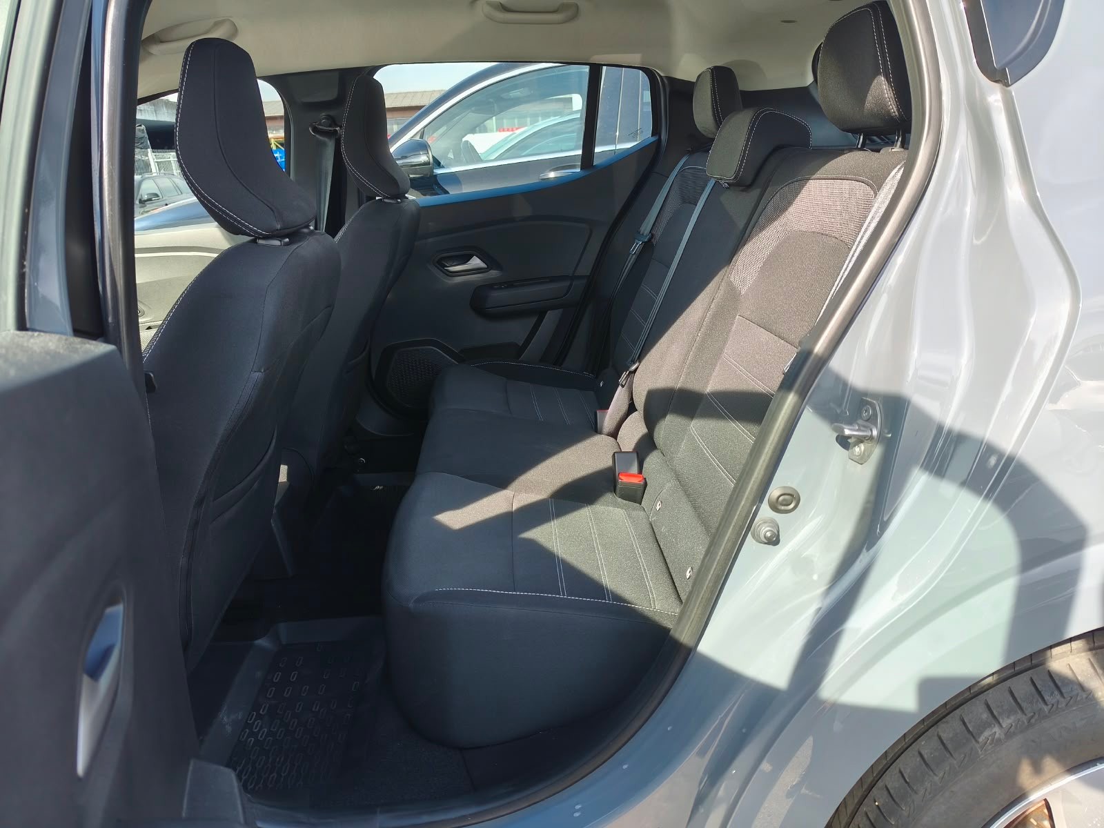 DACIA Sandero TCe 90 Expression CVT-image-10