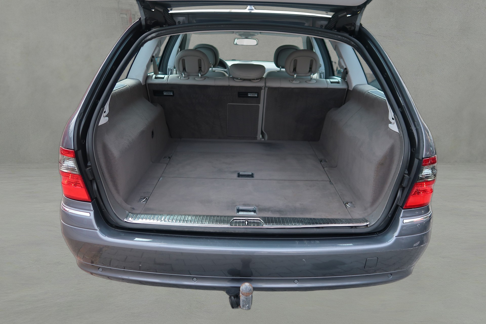 MERCEDES-BENZ E 350 Avantgarde 4Matic Automatic-image-16