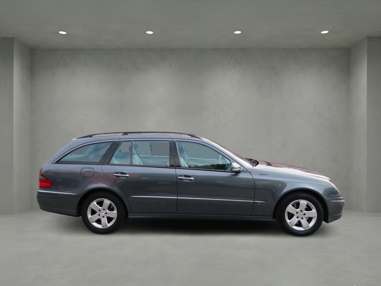 MERCEDES-BENZ E 350 Avantgarde 4Matic Automatic-image-3