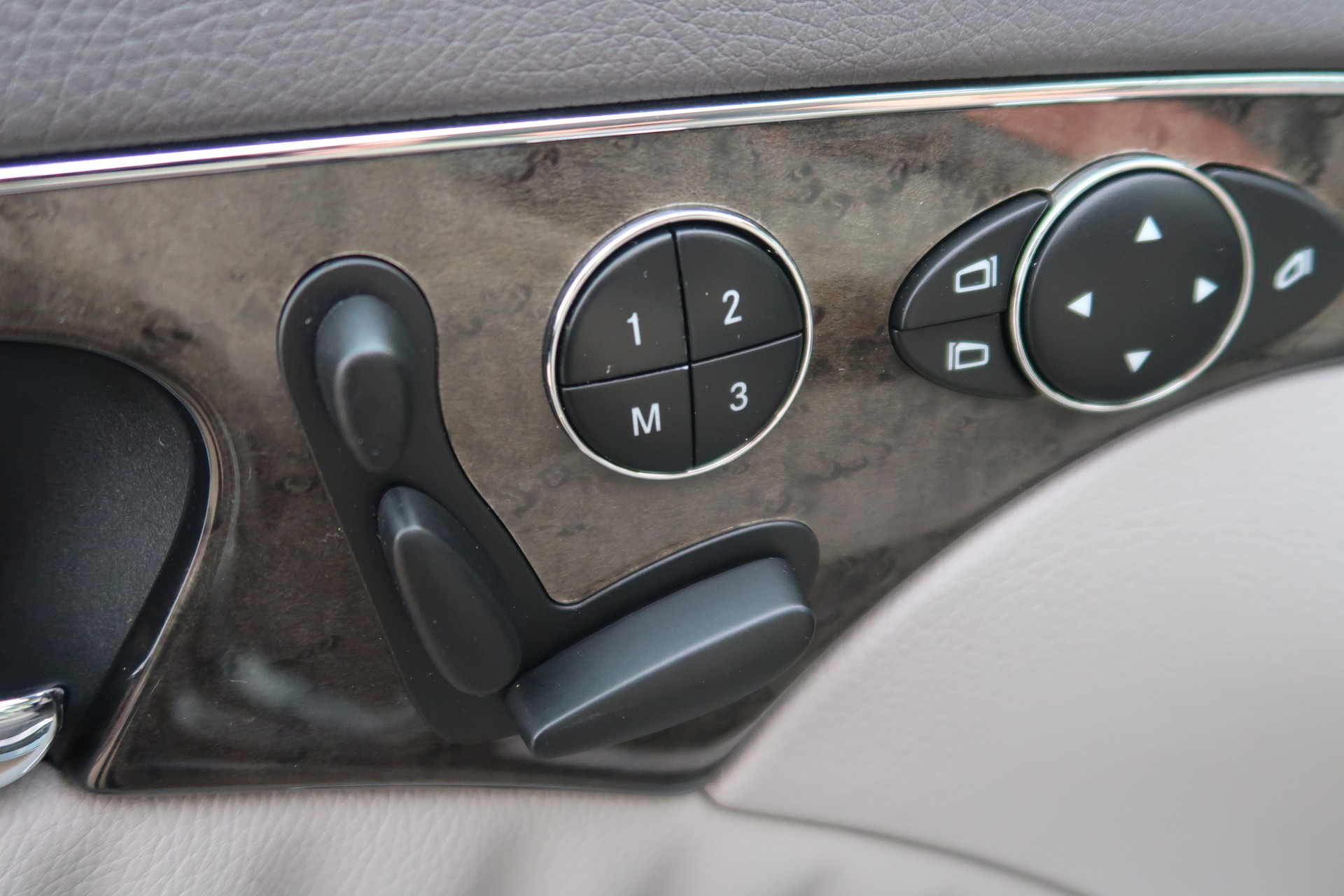 MERCEDES-BENZ E 350 Avantgarde 4Matic Automatic-image-8