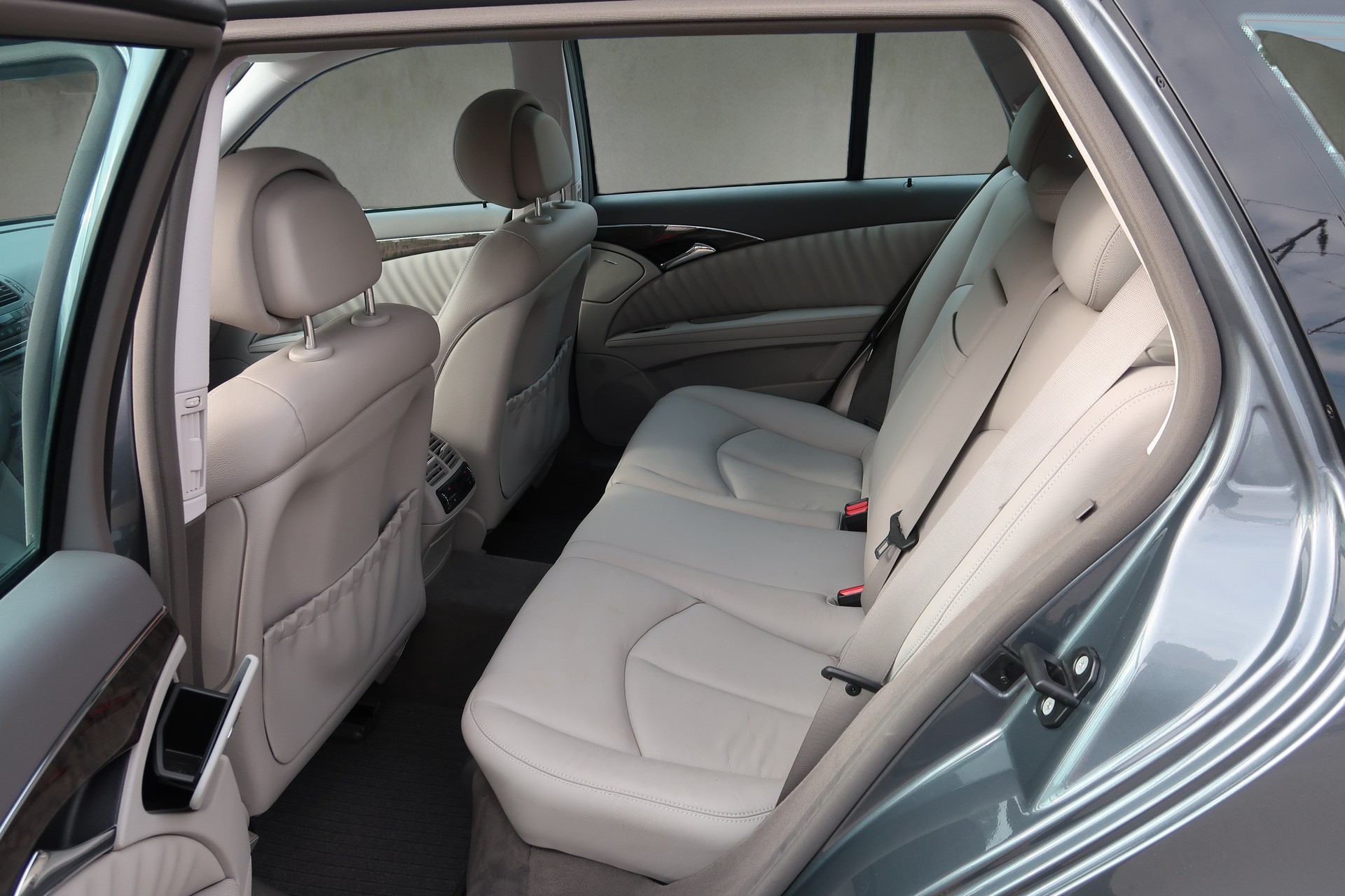 MERCEDES-BENZ E 350 Avantgarde 4Matic Automatic-image-15