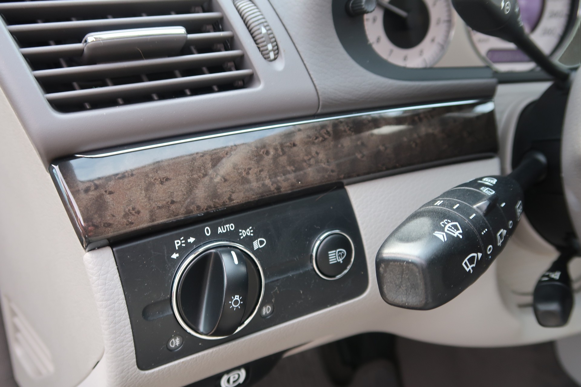 MERCEDES-BENZ E 350 Avantgarde 4Matic Automatic-image-9