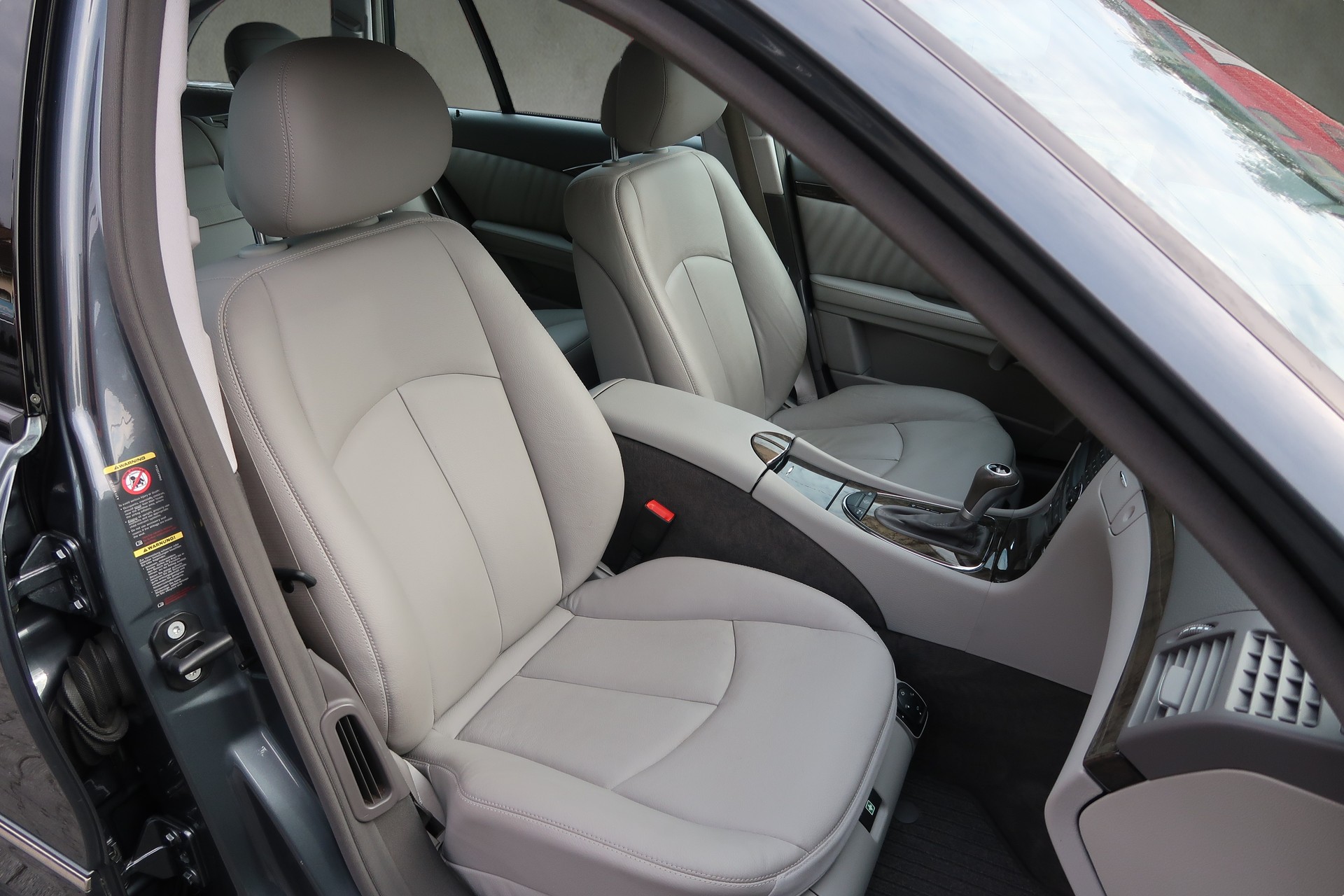 MERCEDES-BENZ E 350 Avantgarde 4Matic Automatic-image-14