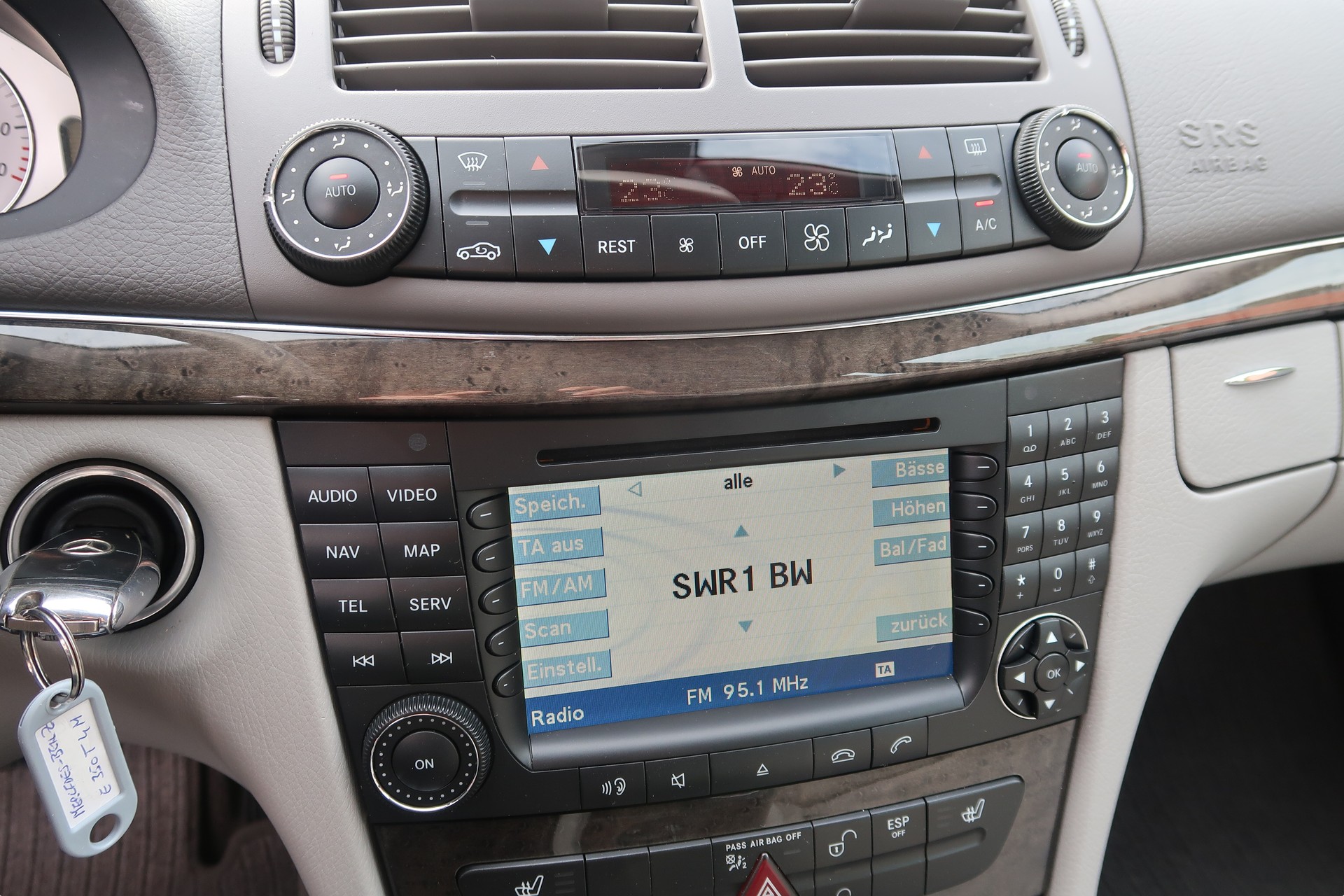 MERCEDES-BENZ E 350 Avantgarde 4Matic Automatic-image-11