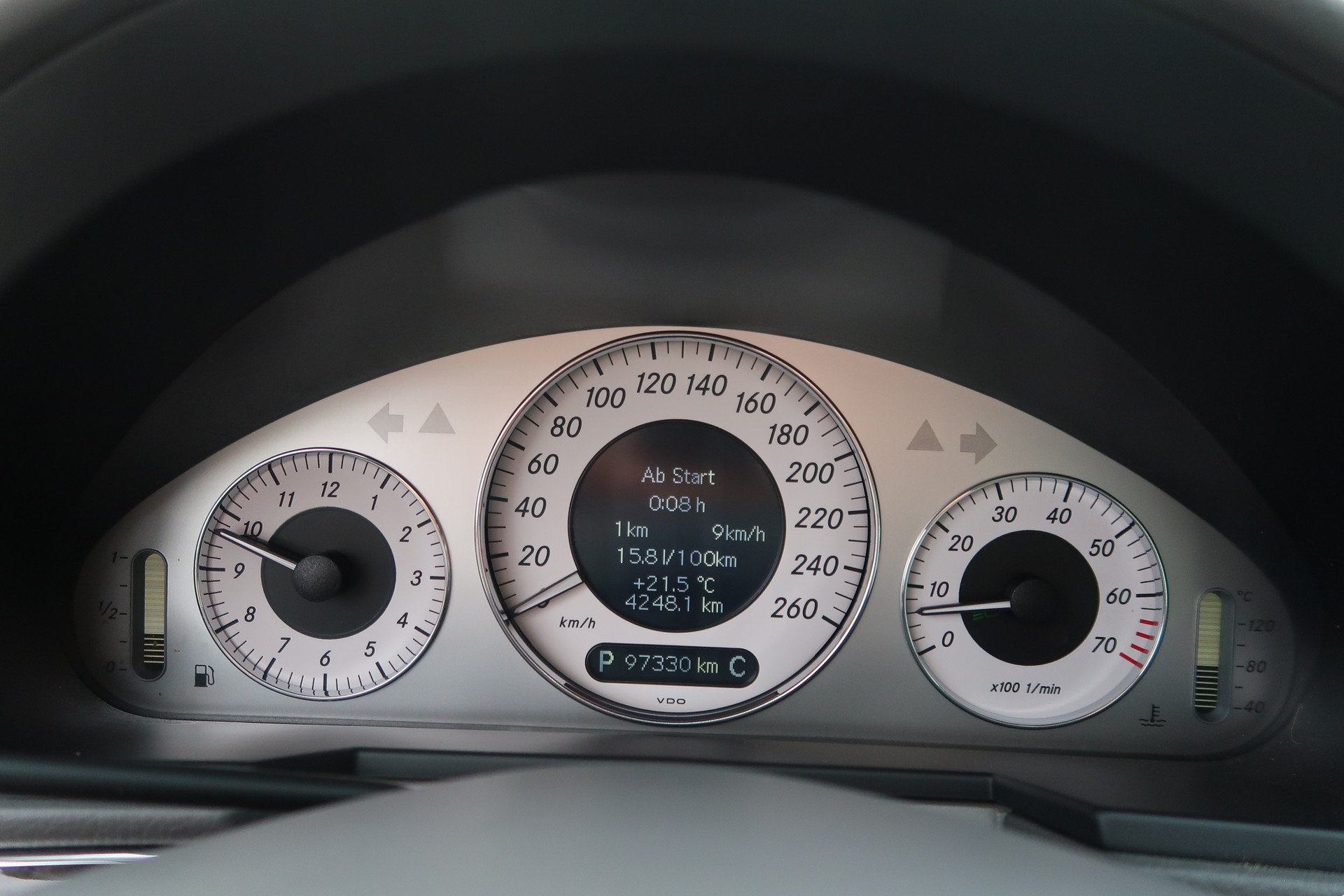 MERCEDES-BENZ E 350 Avantgarde 4Matic Automatic-image-10