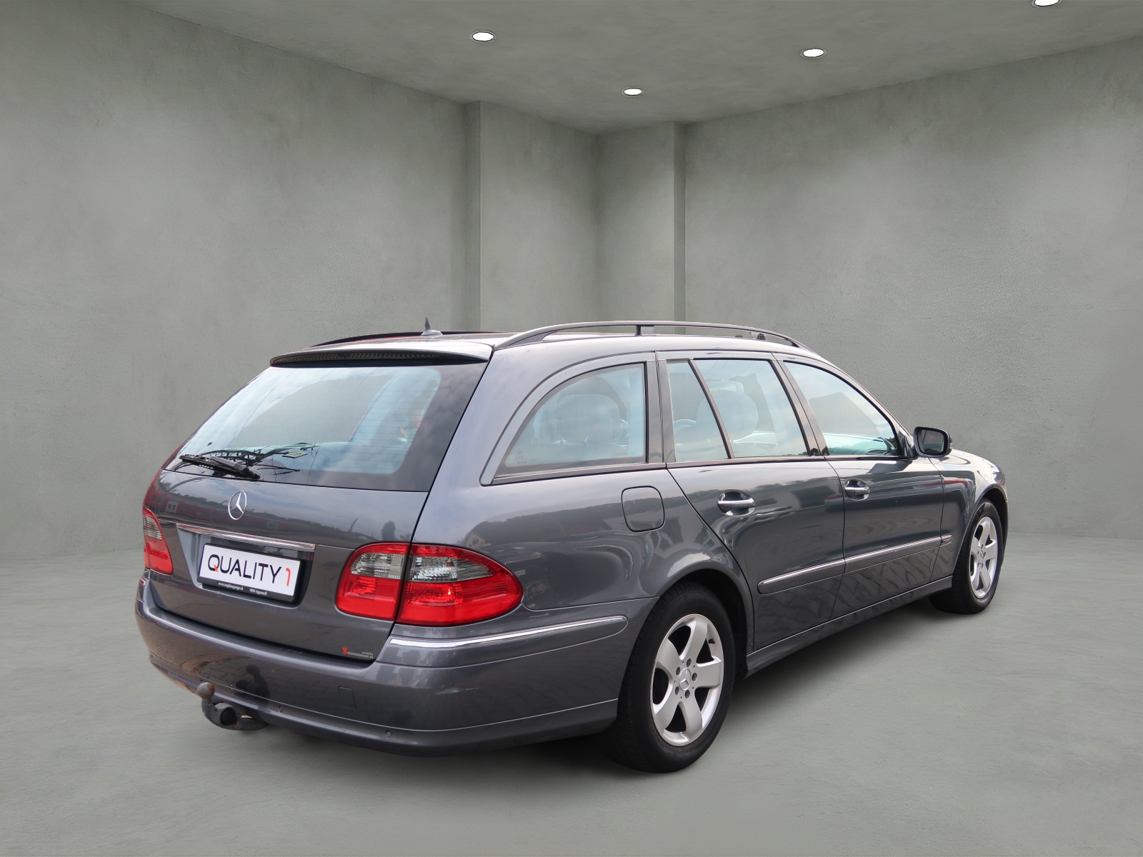 MERCEDES-BENZ E 350 Avantgarde 4Matic Automatic-image-4