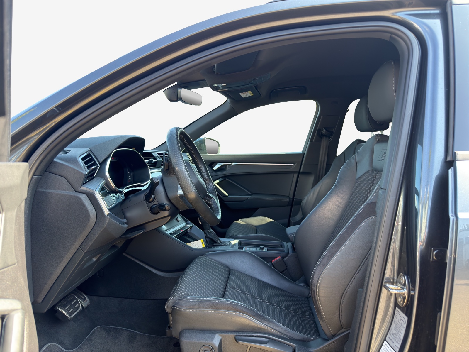 AUDI Q3 45 TFSI S line quattro S-tronic-image-7