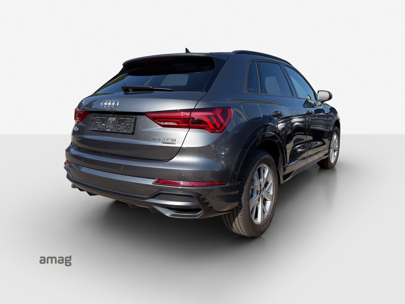 AUDI Q3 45 TFSI S line quattro S-tronic-image-4