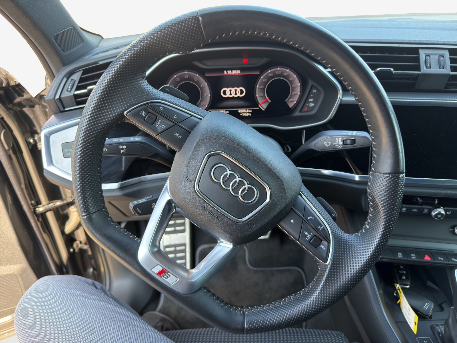 AUDI Q3 45 TFSI S line quattro S-tronic-image-9