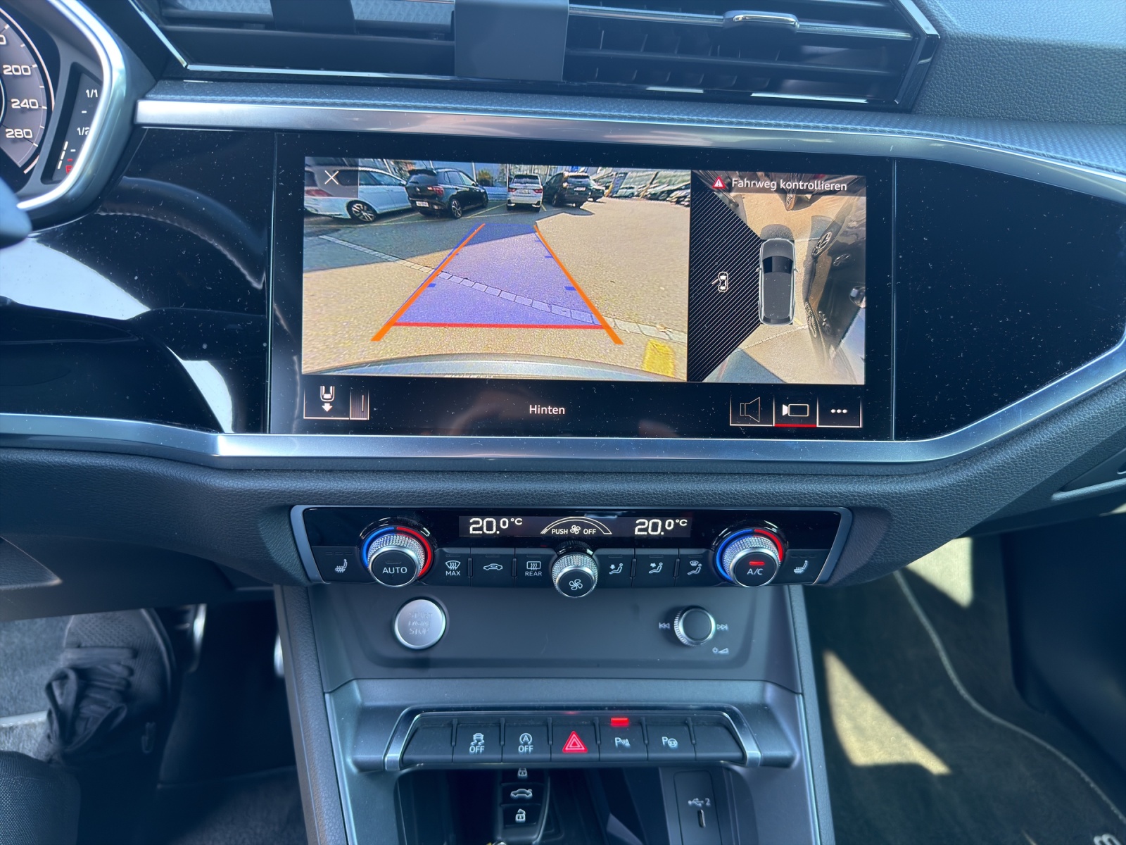 AUDI Q3 45 TFSI S line quattro S-tronic-image-10