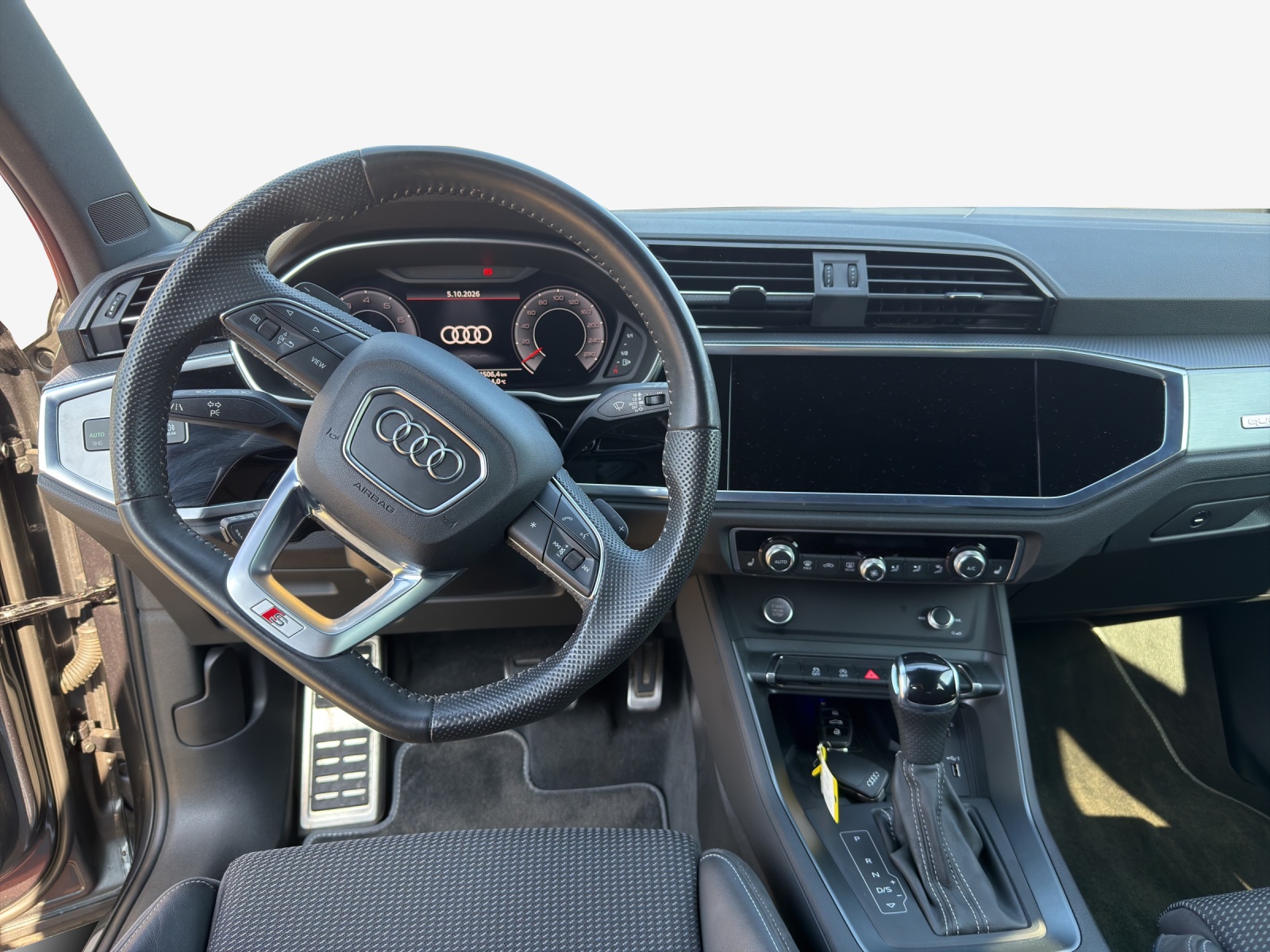 AUDI Q3 45 TFSI S line quattro S-tronic-image-8