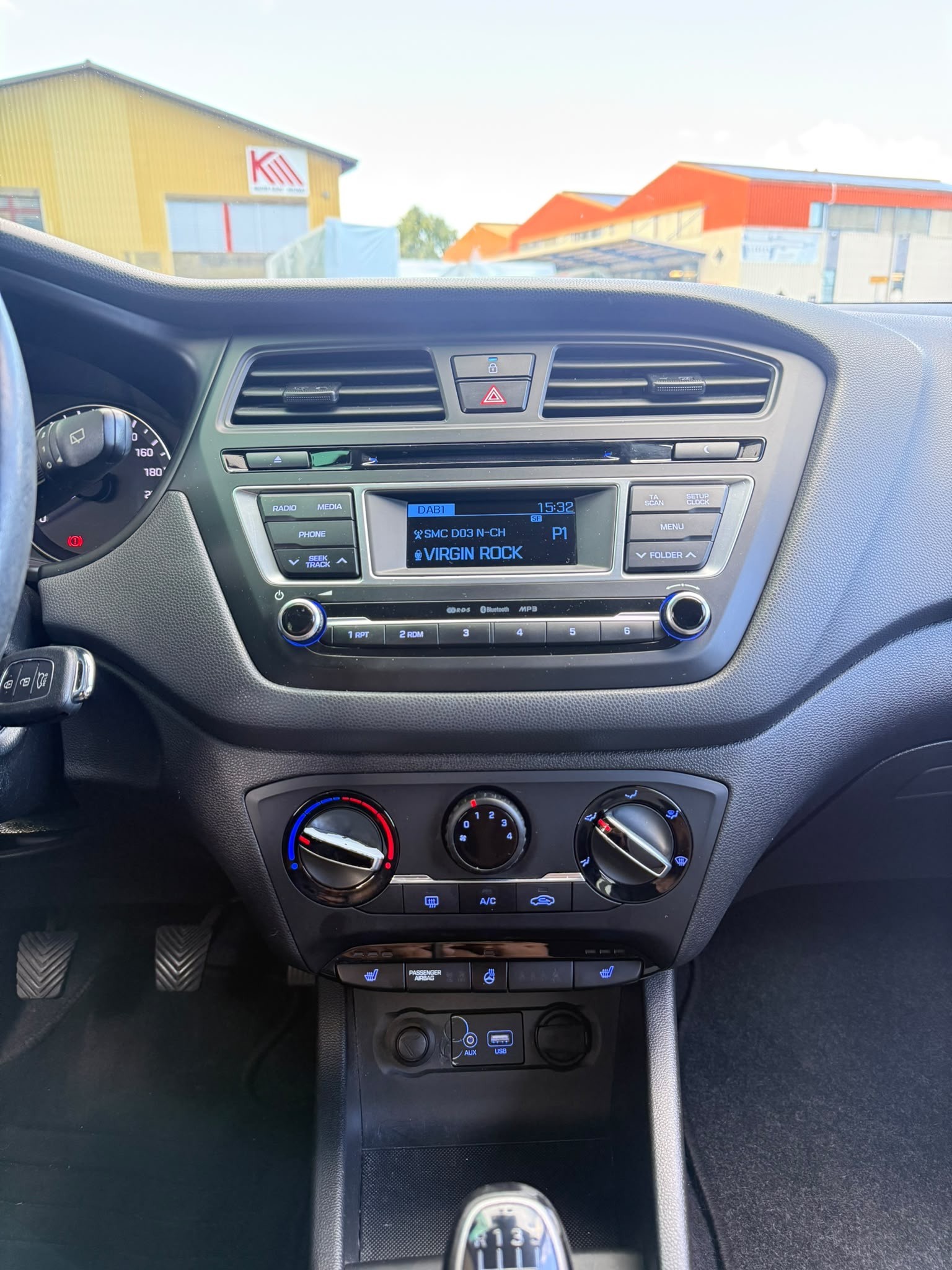 HYUNDAI i20 1.0 T-GDi Amplia-image-9