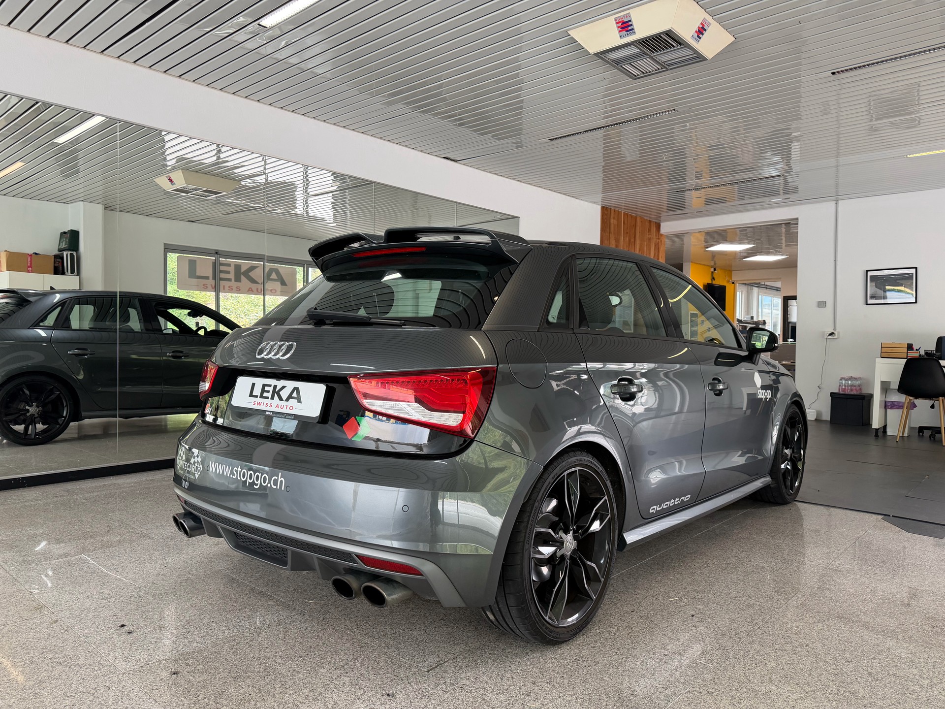AUDI S1 Sportback 2.0 TFSI quattro-image-3