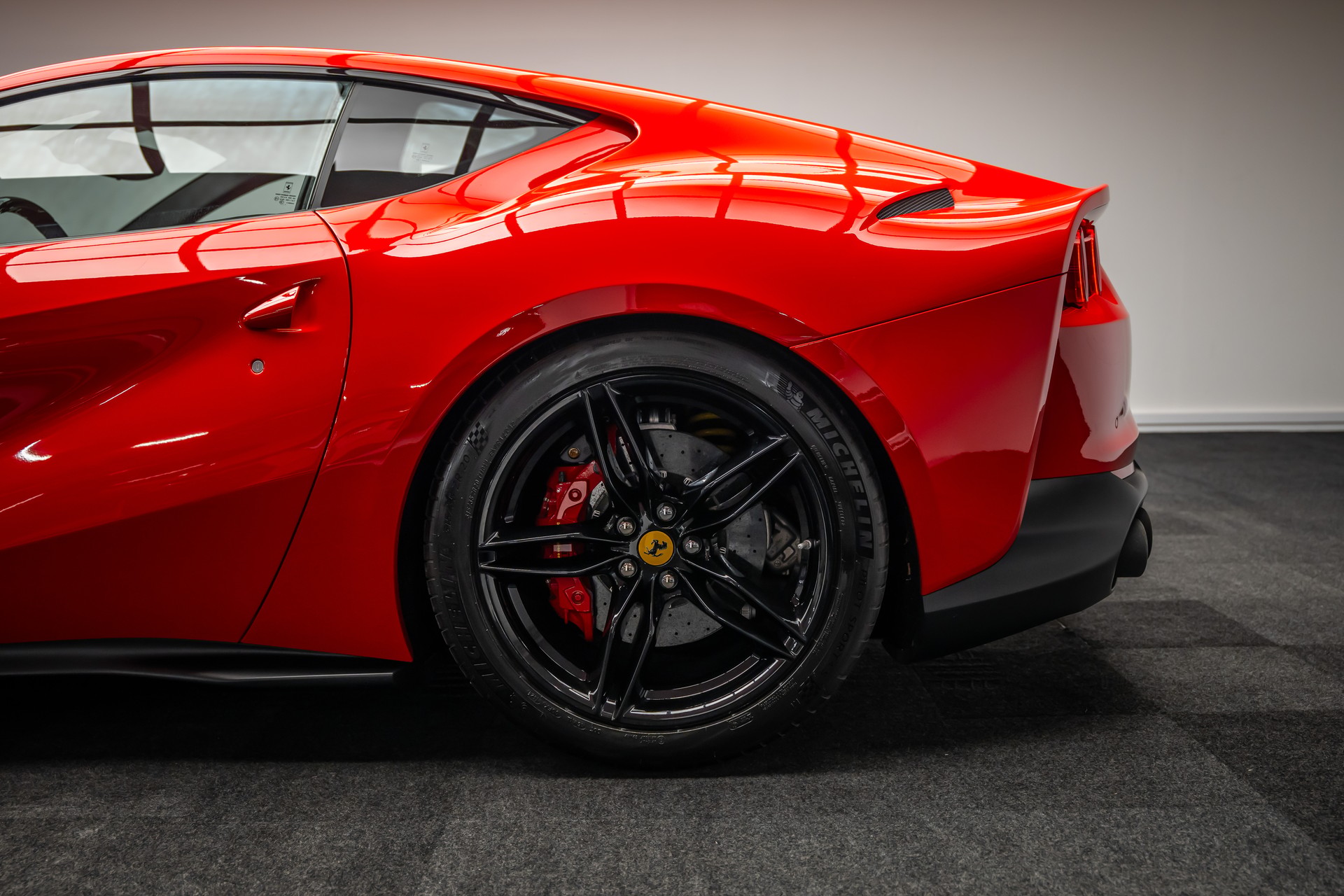 FERRARI * 812 SUPERFAST * ROSSO CORSA * CARBON RACING-SEATS *-image-2