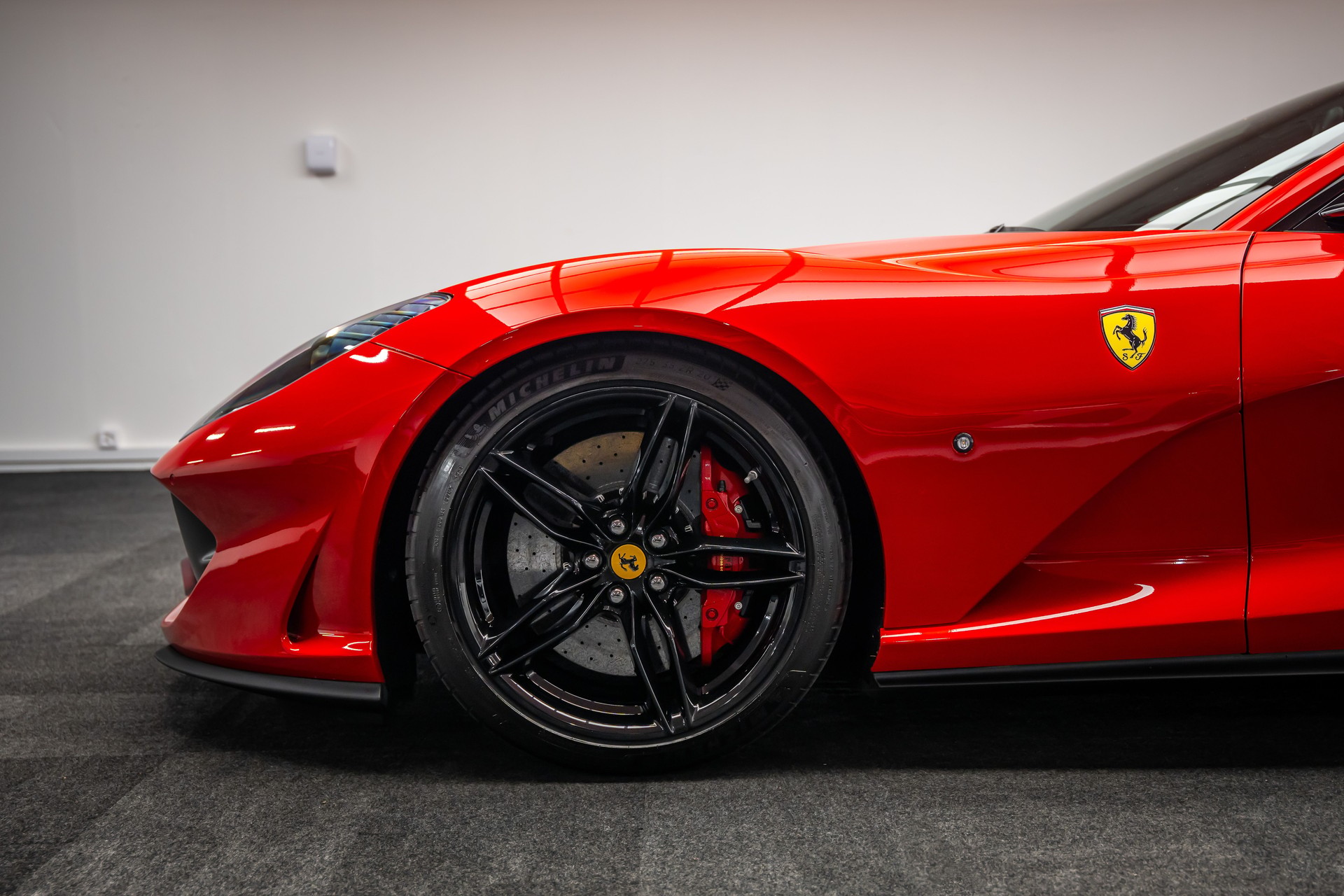 FERRARI * 812 SUPERFAST * ROSSO CORSA * CARBON RACING-SEATS *-image-1