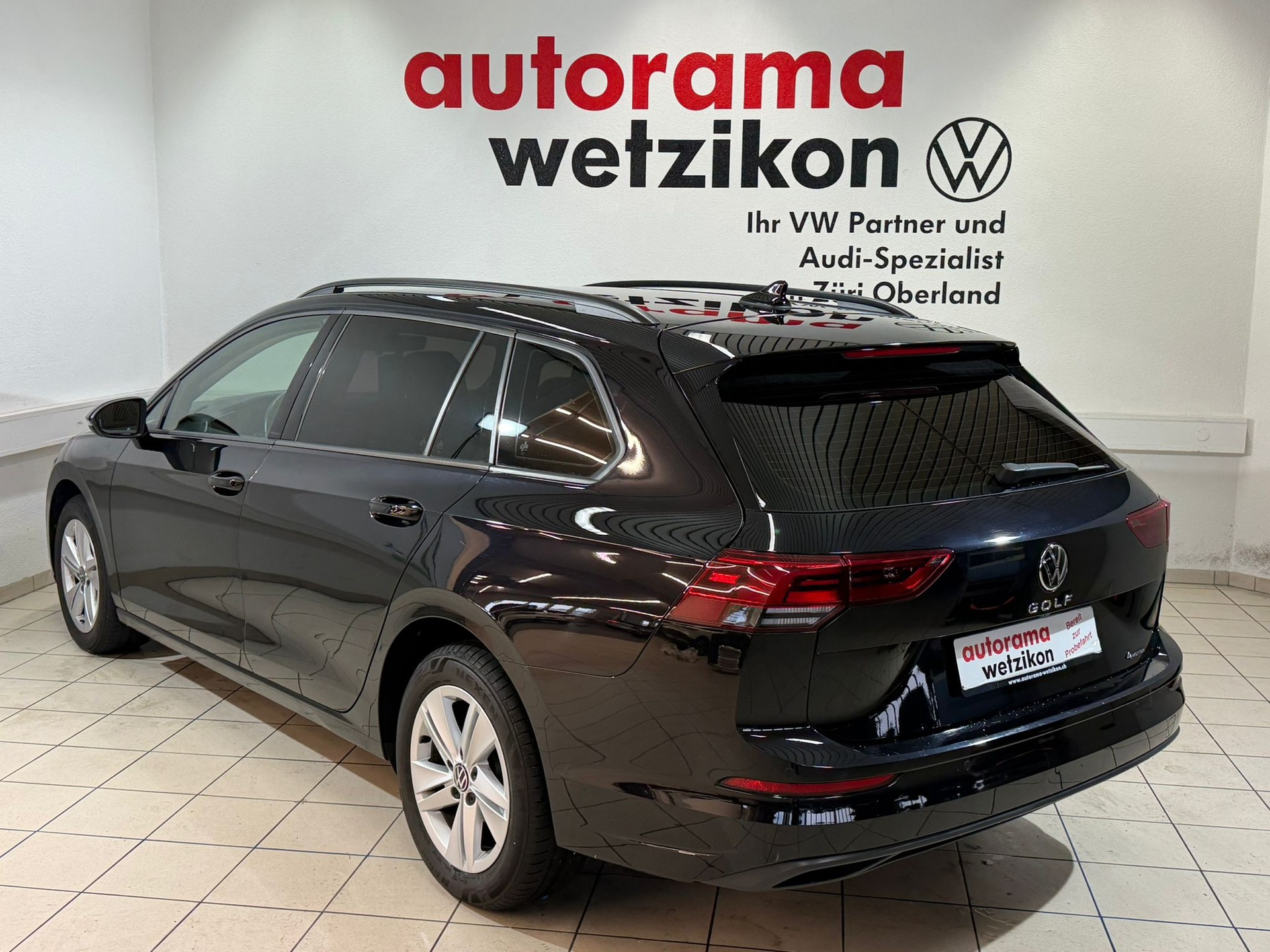 VW Golf 2.0 TDI Life DSG 4Motion-image-2