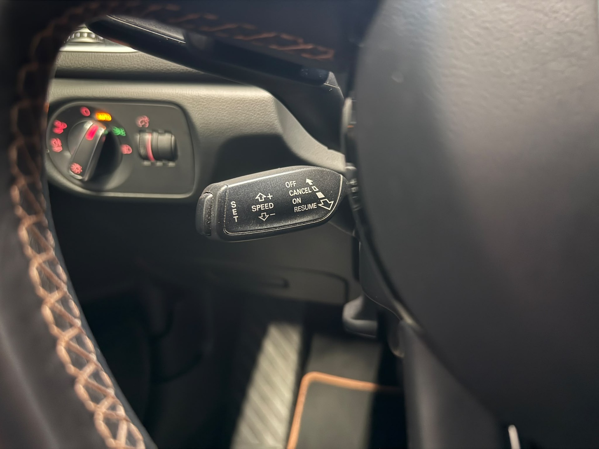 AUDI Q3 2.0 TDI design quattro S-tronic-image-20