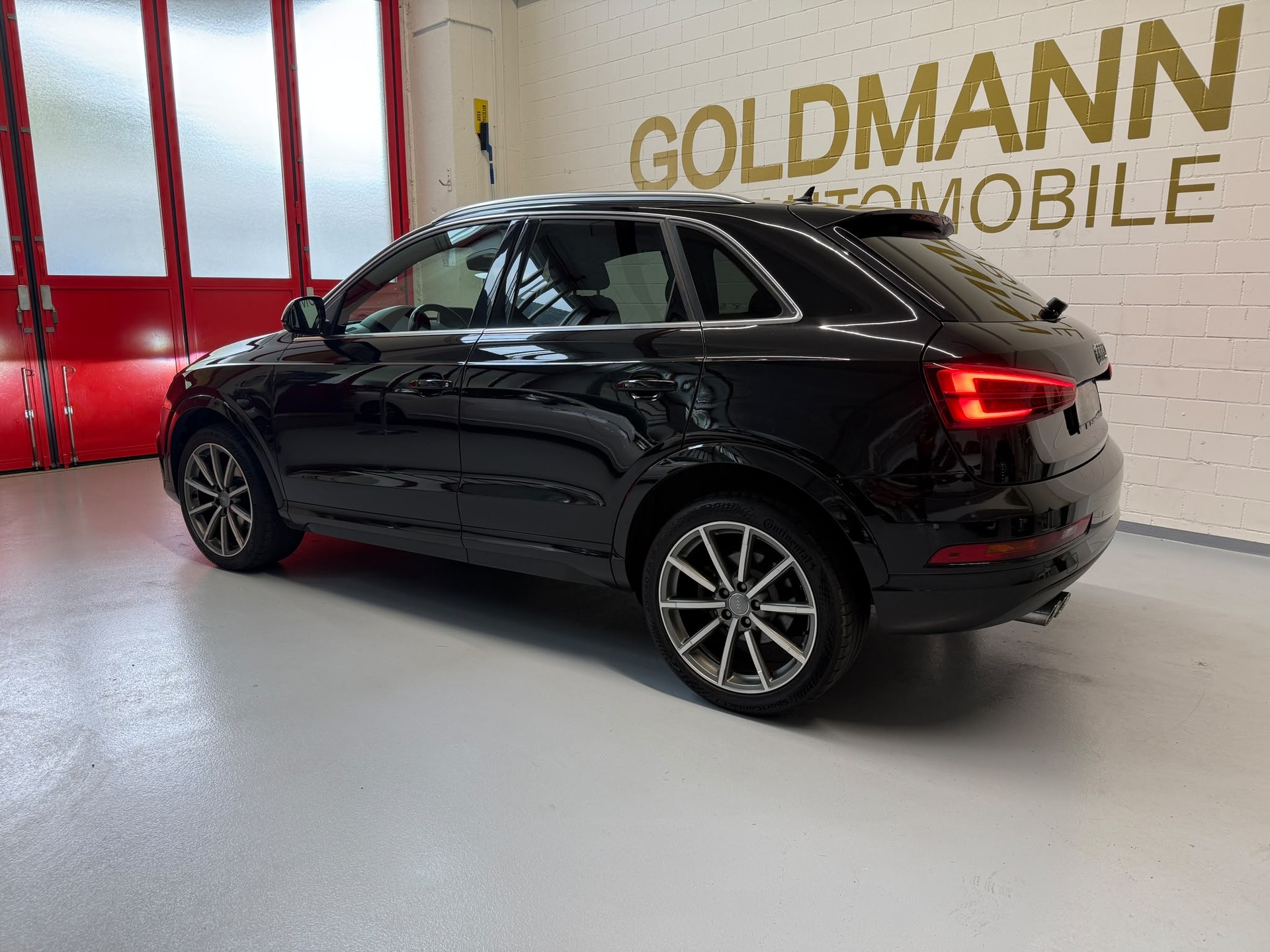 AUDI Q3 2.0 TDI design quattro S-tronic-image-2