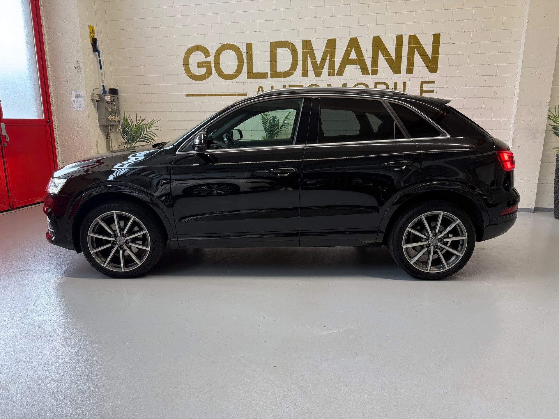 AUDI Q3 2.0 TDI design quattro S-tronic-image-1