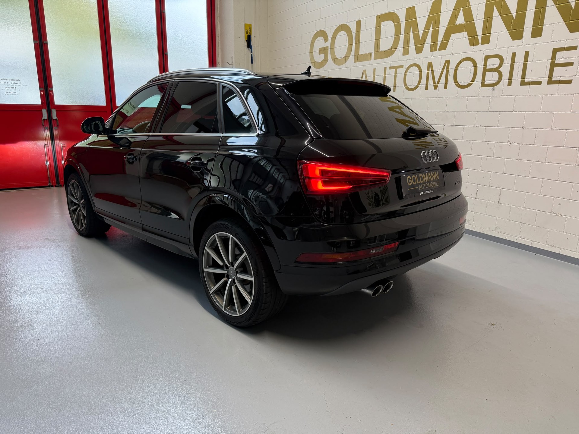 AUDI Q3 2.0 TDI design quattro S-tronic-image-3