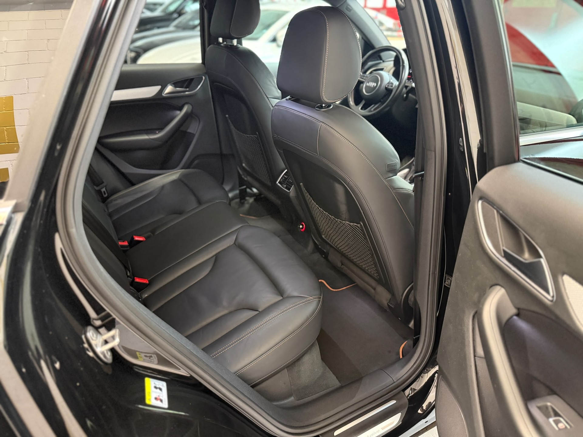 AUDI Q3 2.0 TDI design quattro S-tronic-image-15