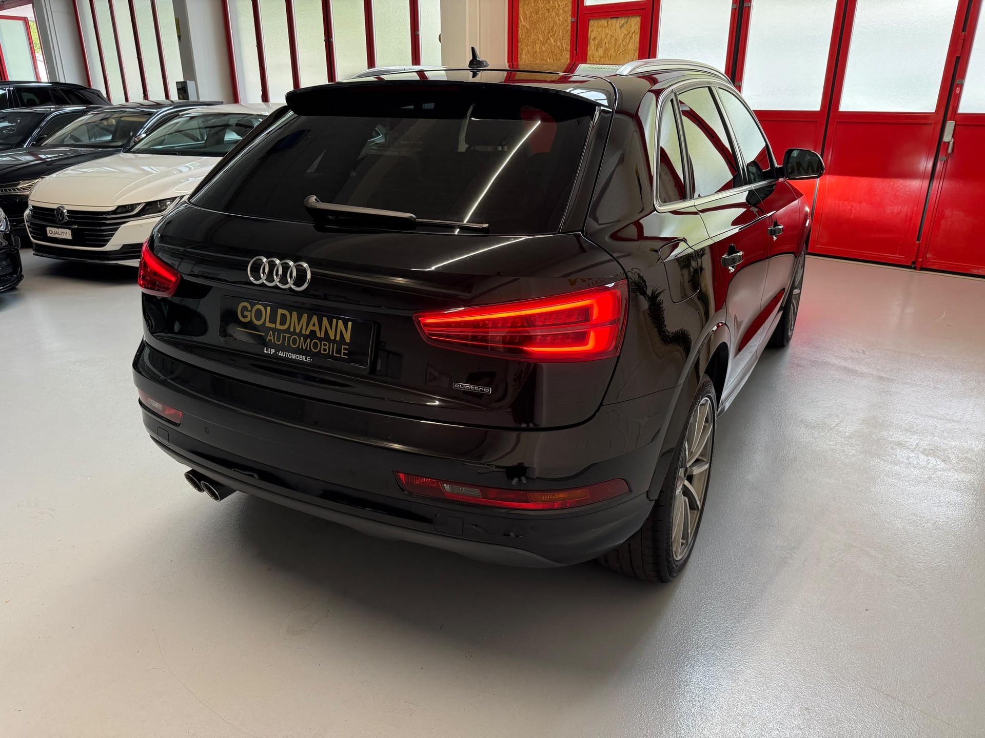 AUDI Q3 2.0 TDI design quattro S-tronic-image-5