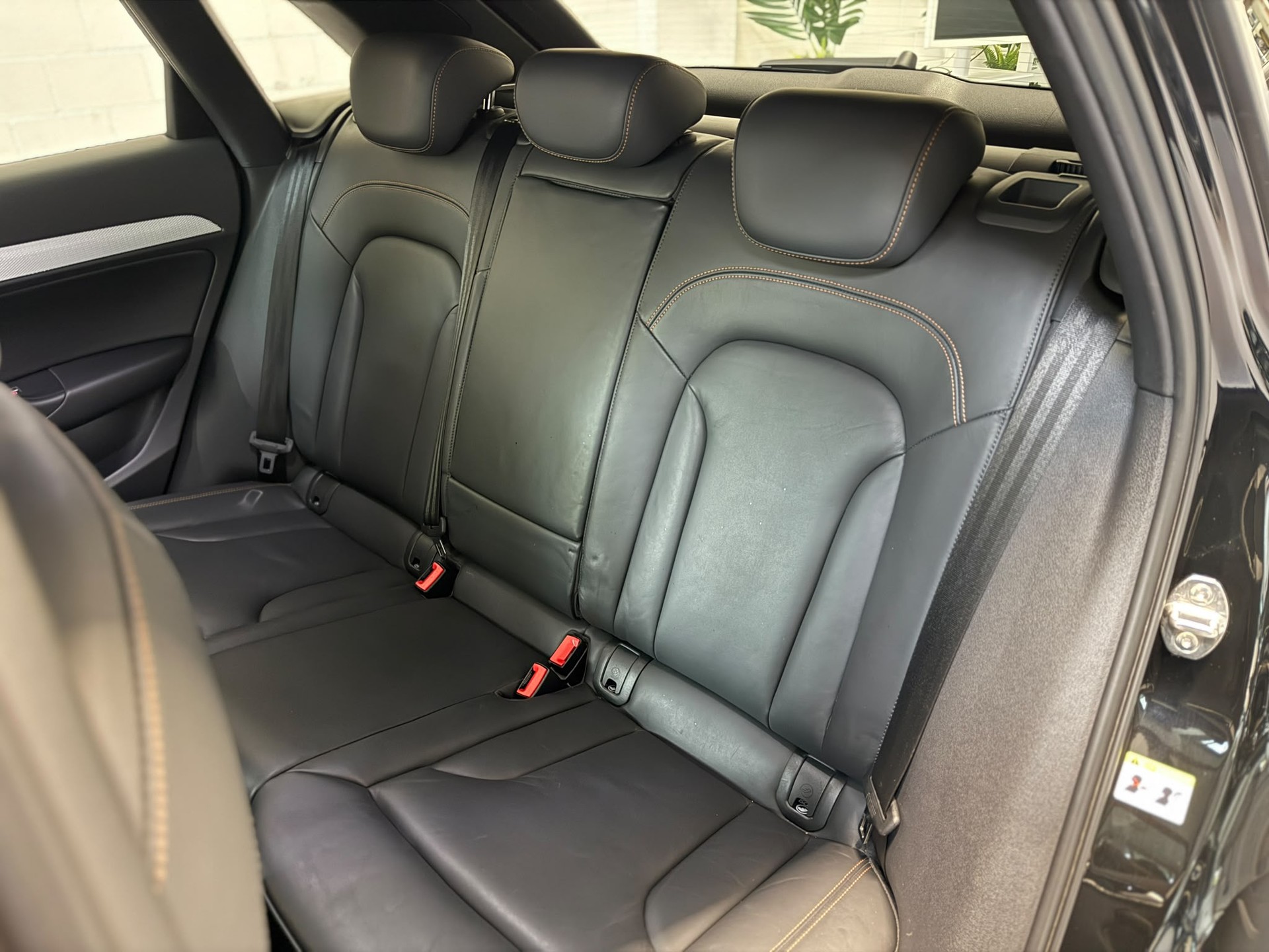 AUDI Q3 2.0 TDI design quattro S-tronic-image-11