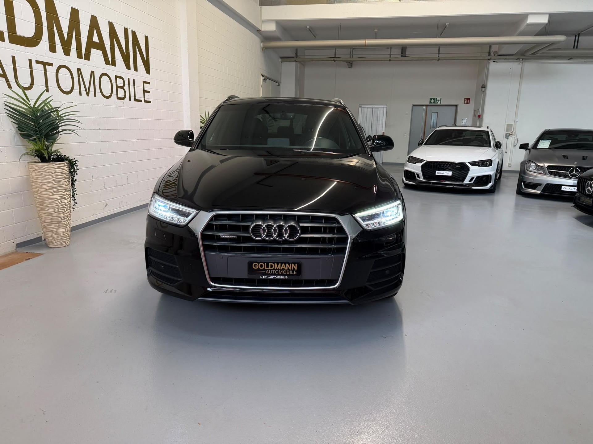 AUDI Q3 2.0 TDI design quattro S-tronic-image-7