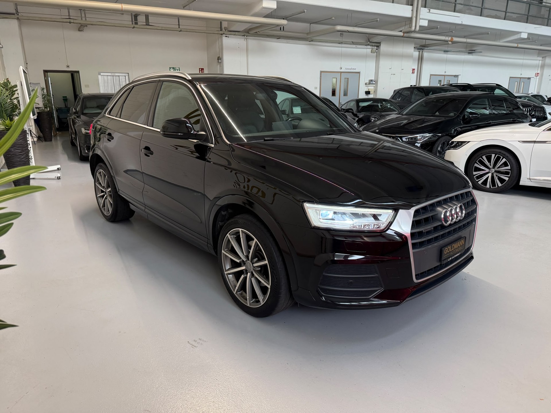 AUDI Q3 2.0 TDI design quattro S-tronic-image-6