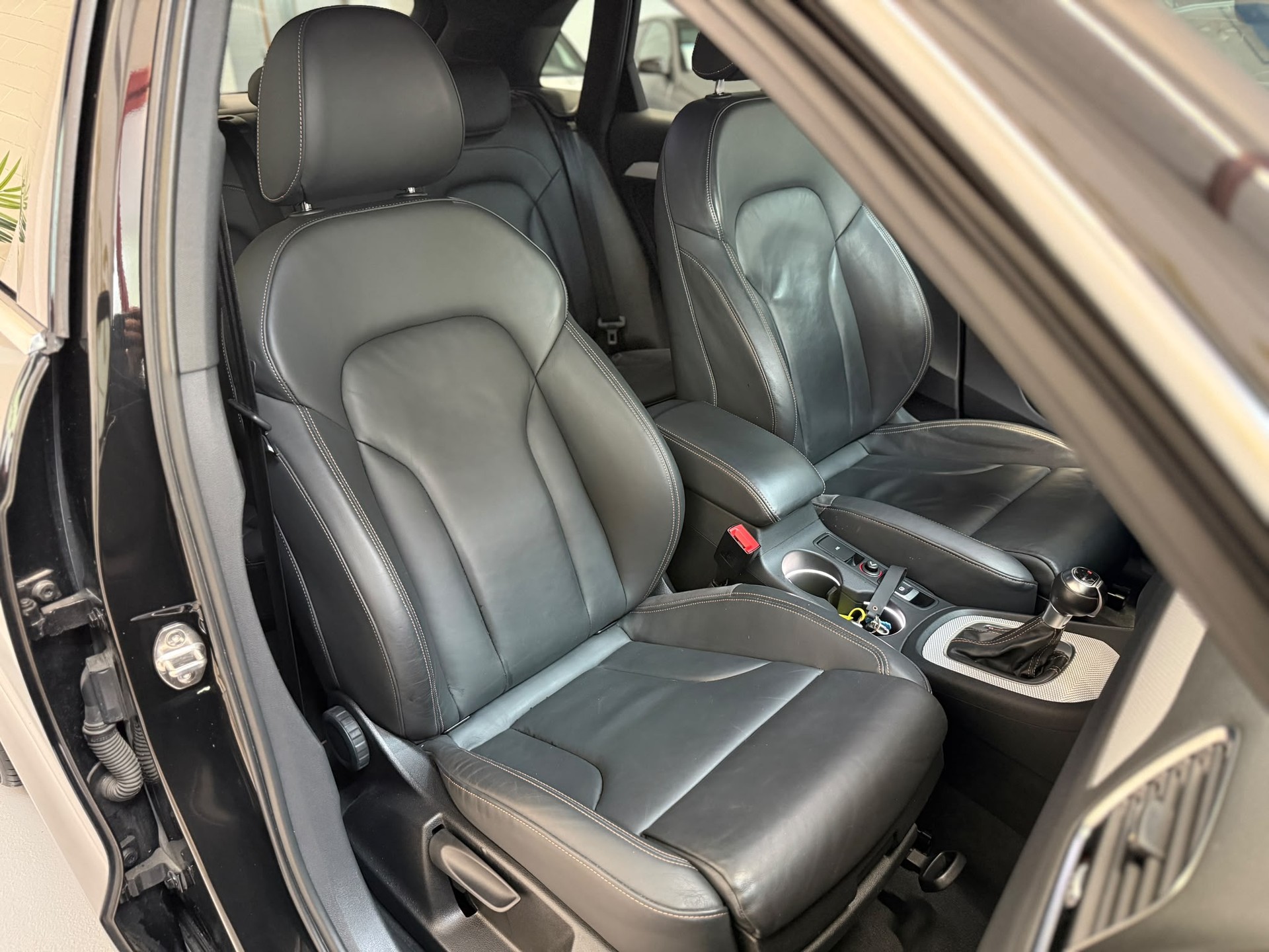 AUDI Q3 2.0 TDI design quattro S-tronic-image-17