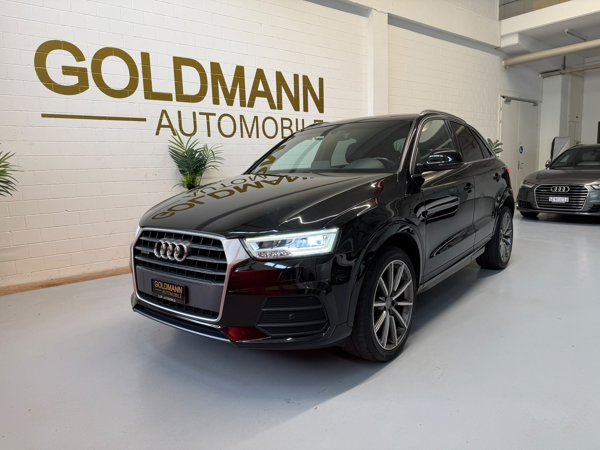 AUDI Q3 2.0 TDI design quattro S-tronic-image-0