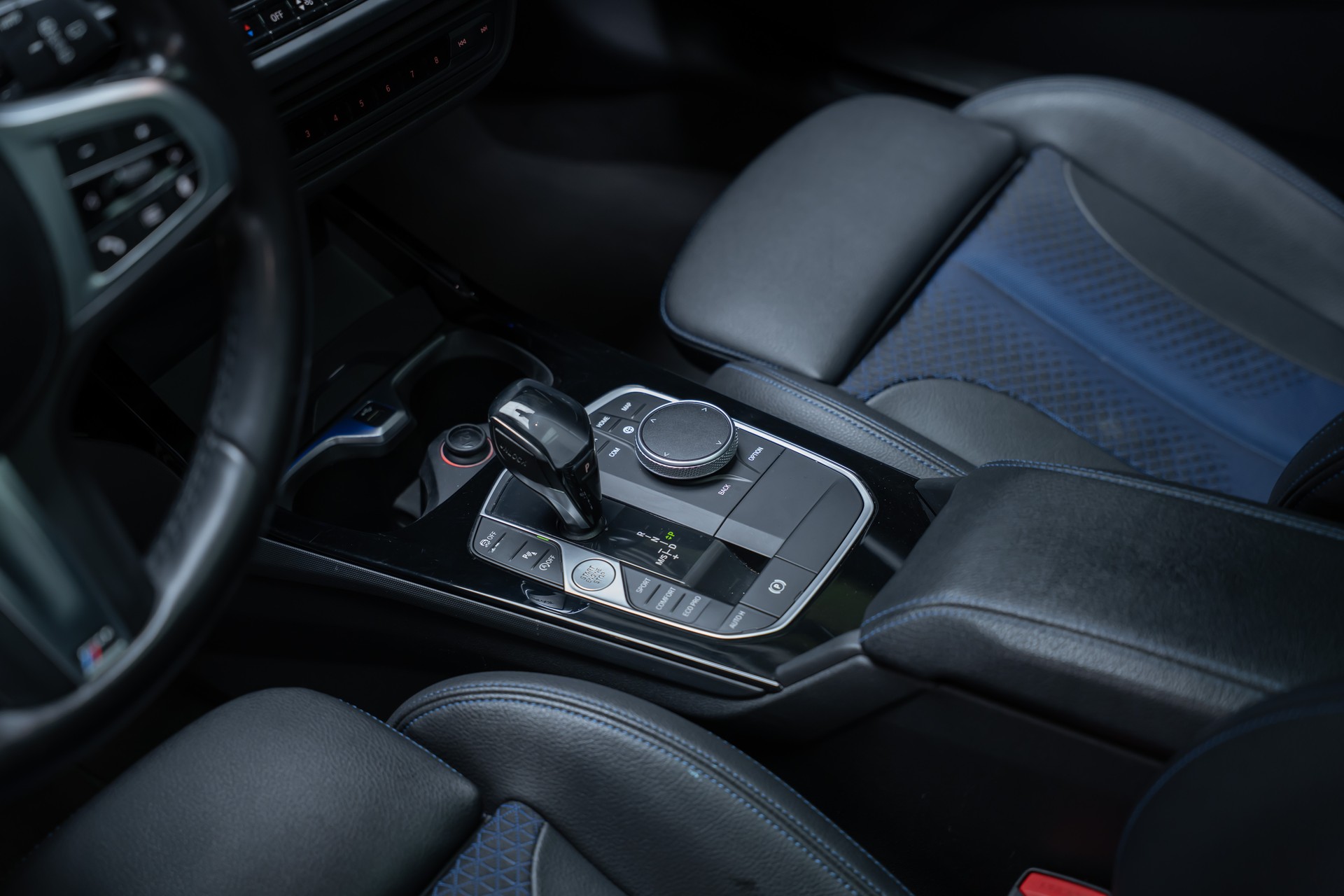 BMW 120i M Sport / CH-Fahrzeug / Panorama-Schiebedach / el.Sitze-image-14