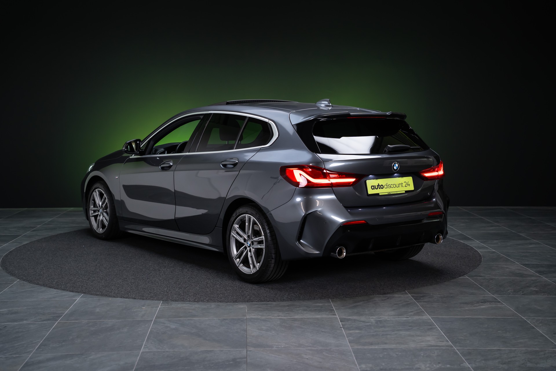 BMW 120i M Sport / CH-Fahrzeug / Panorama-Schiebedach / el.Sitze-image-5