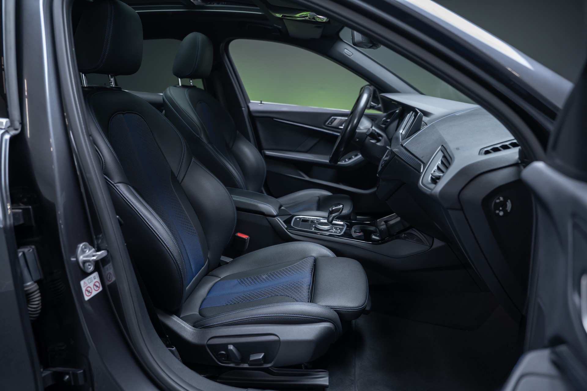 BMW 120i M Sport / CH-Fahrzeug / Panorama-Schiebedach / el.Sitze-image-20