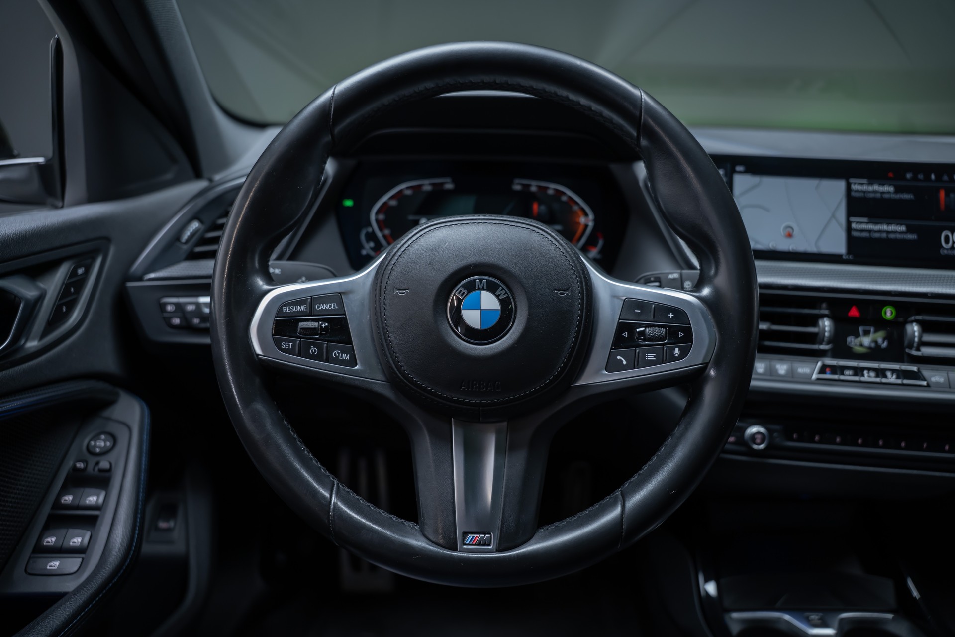 BMW 120i M Sport / CH-Fahrzeug / Panorama-Schiebedach / el.Sitze-image-23