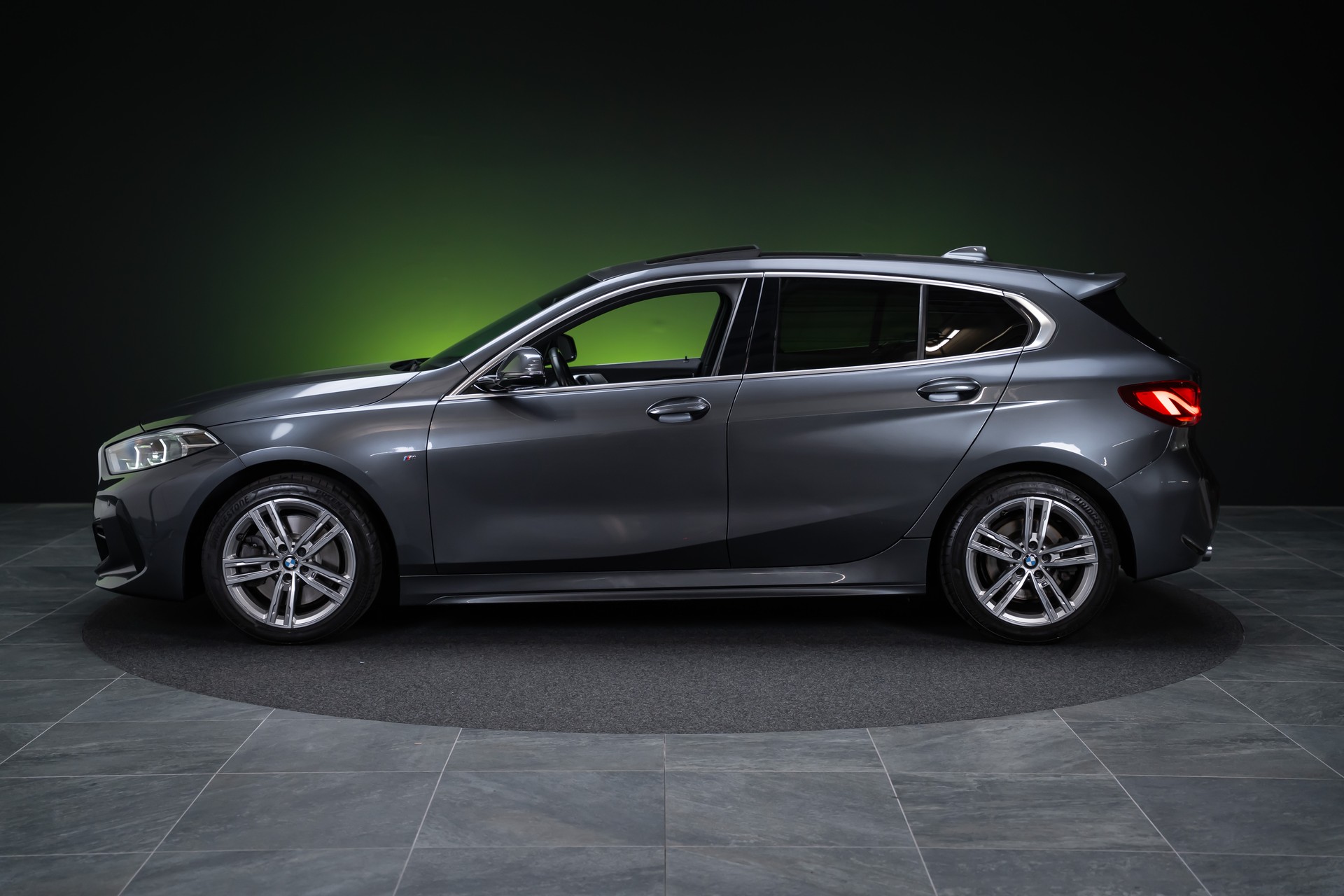BMW 120i M Sport / CH-Fahrzeug / Panorama-Schiebedach / el.Sitze-image-9