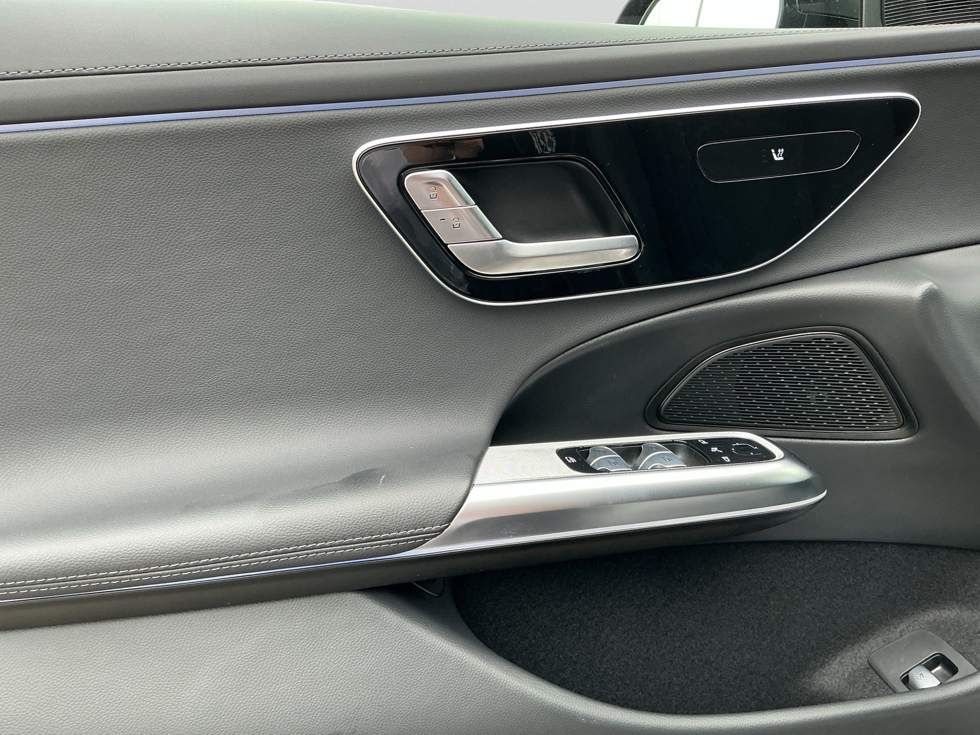 MERCEDES-BENZ E 200 9G-Tronic AMG Line-image-8