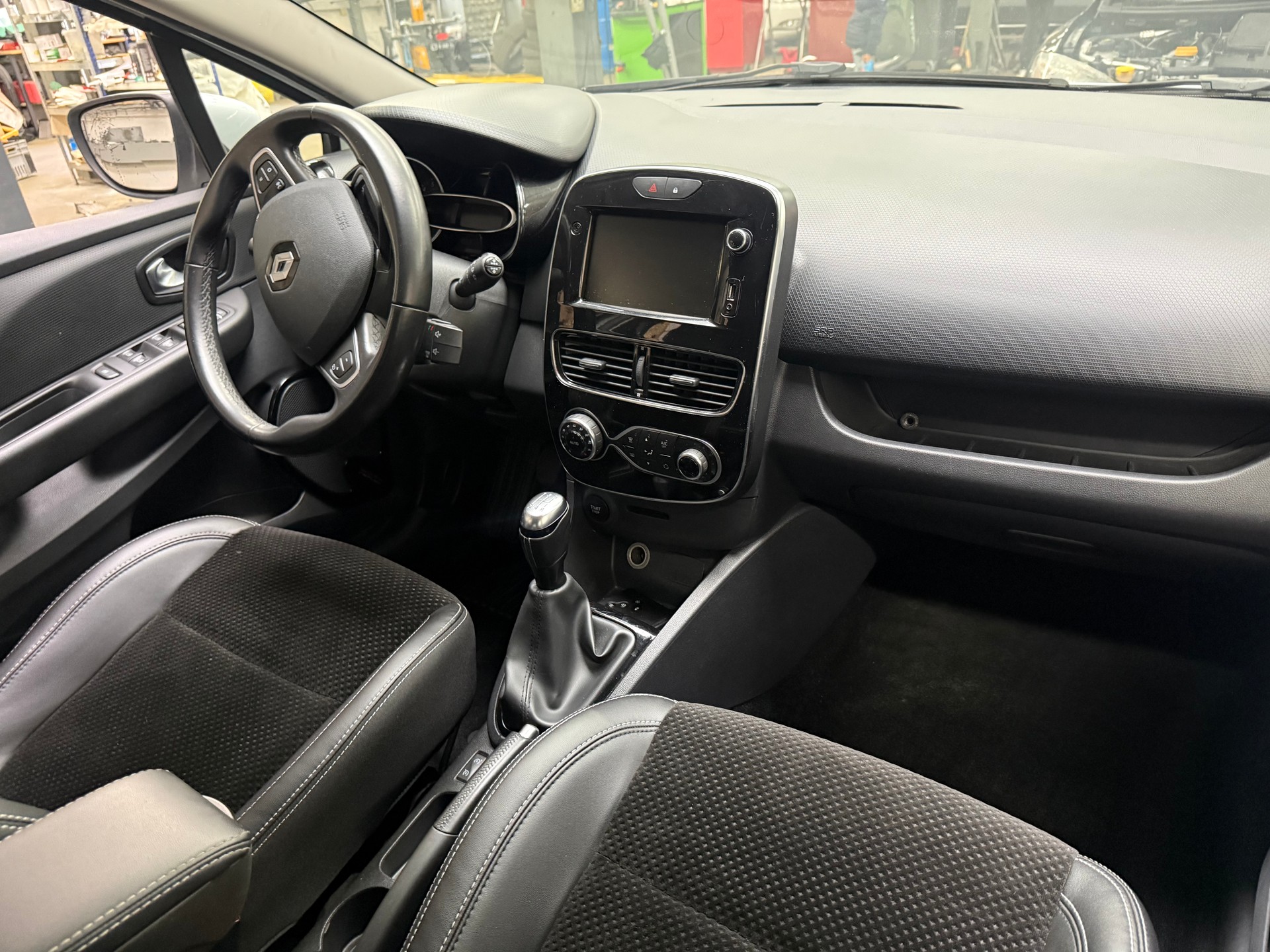 RENAULT Clio 0.9 12V Intens-image-6