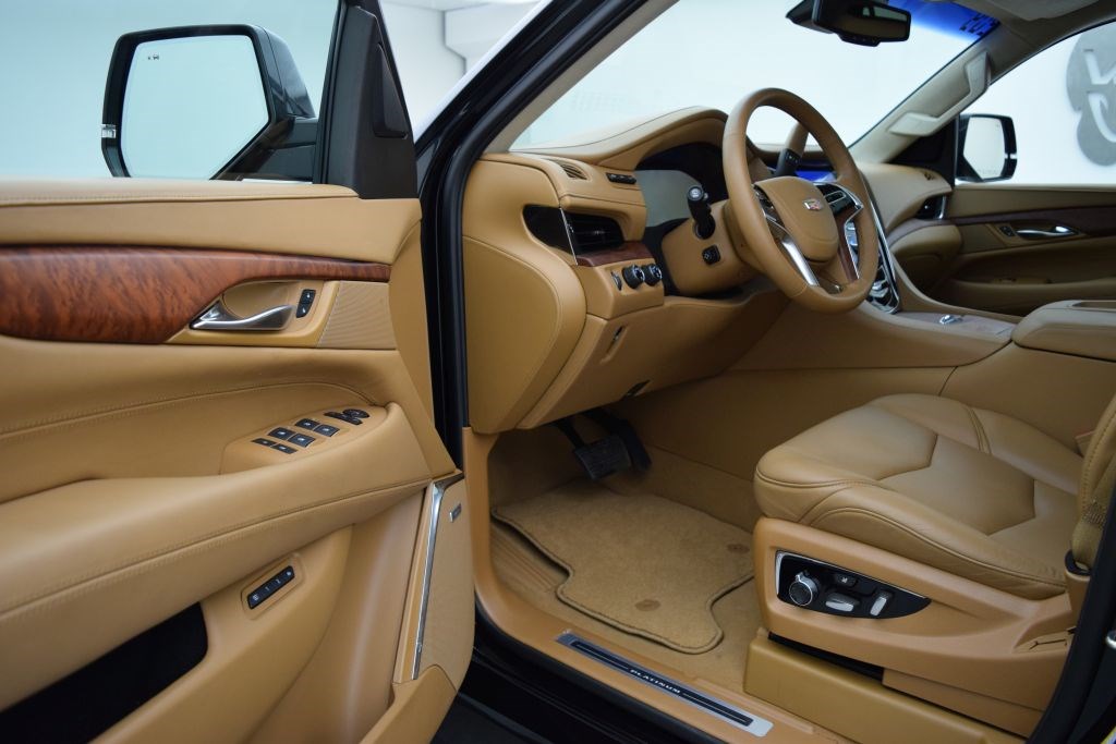 CADILLAC Escalade 6.2 Platinum-showroom-element-3